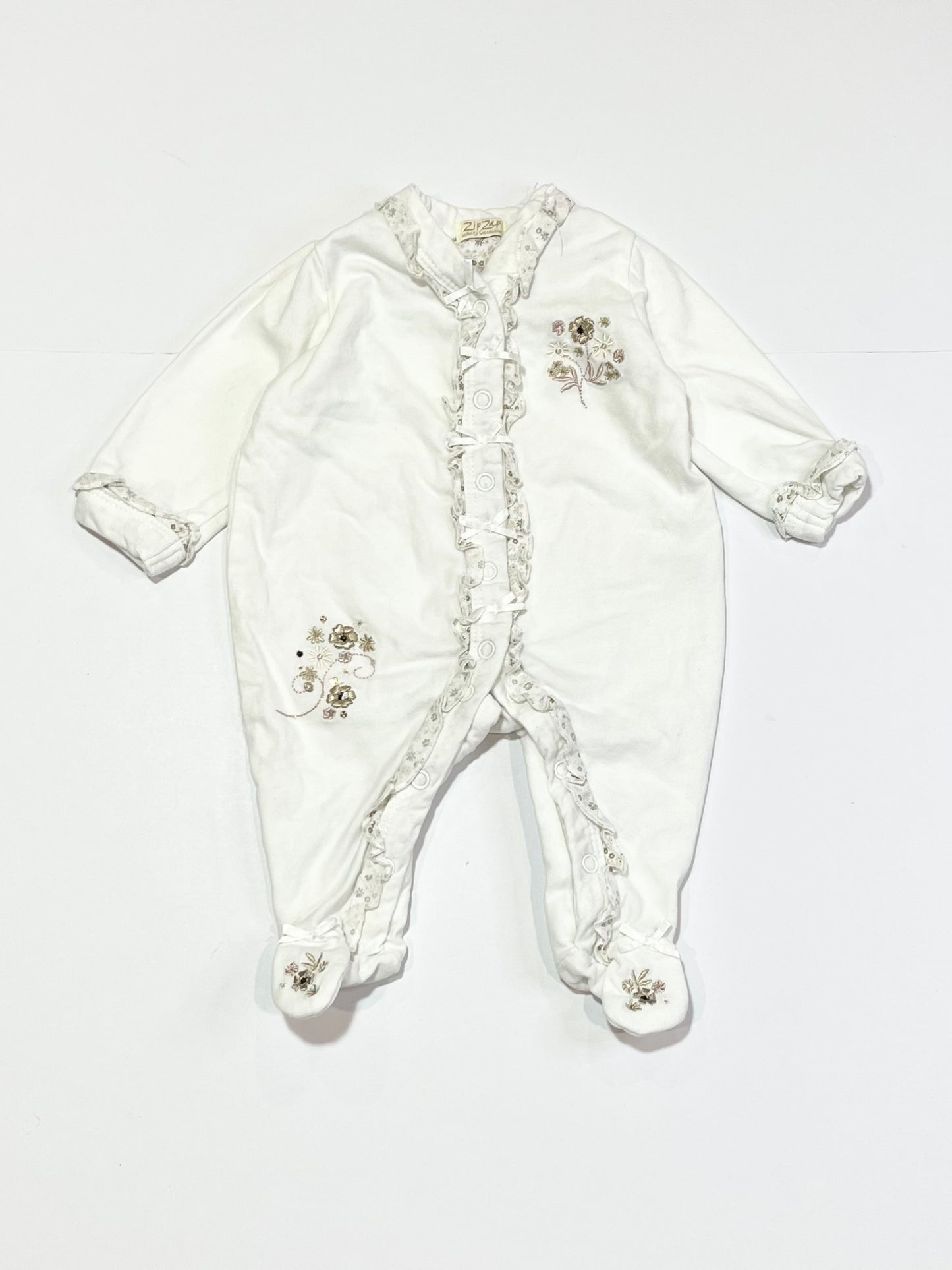 White ruffle onesie - Size 0000
