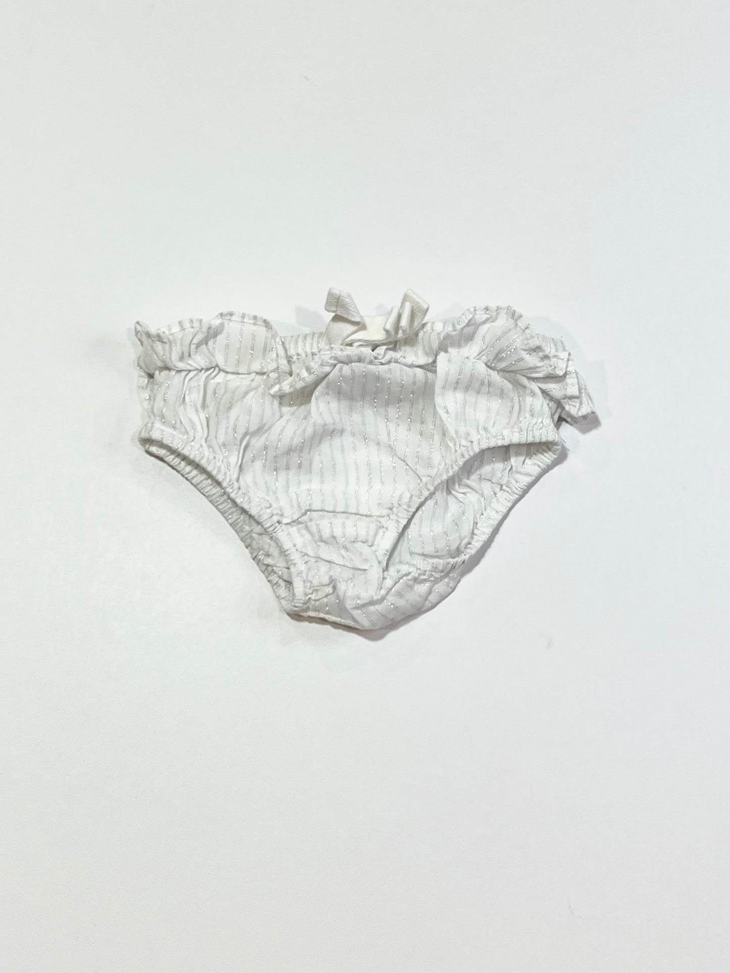 White ruffled nappy cover - Size 000