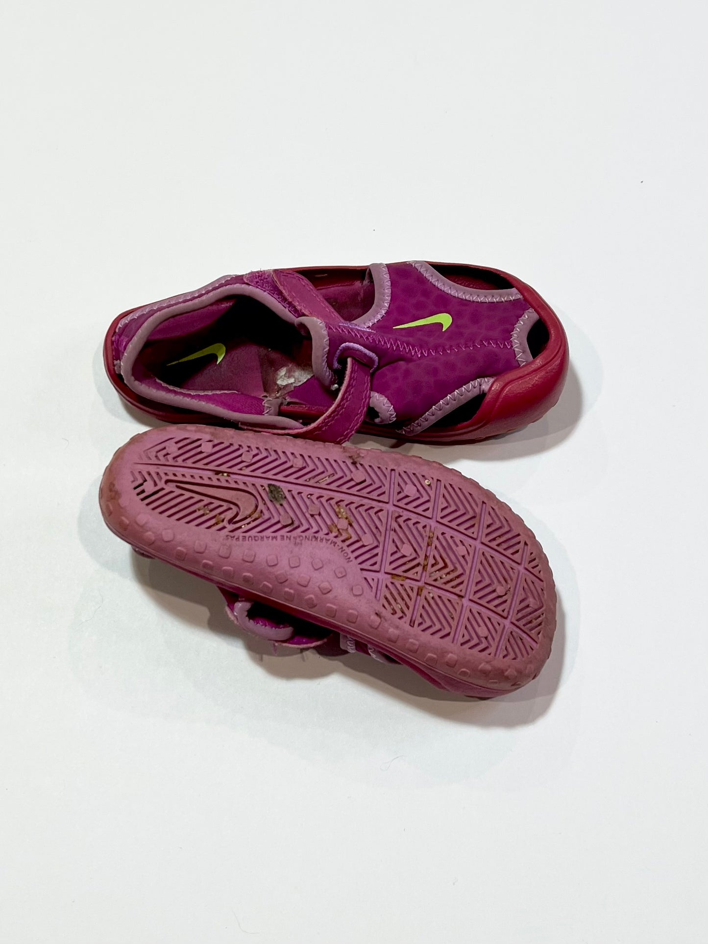 Pink water shoes - Size US7
