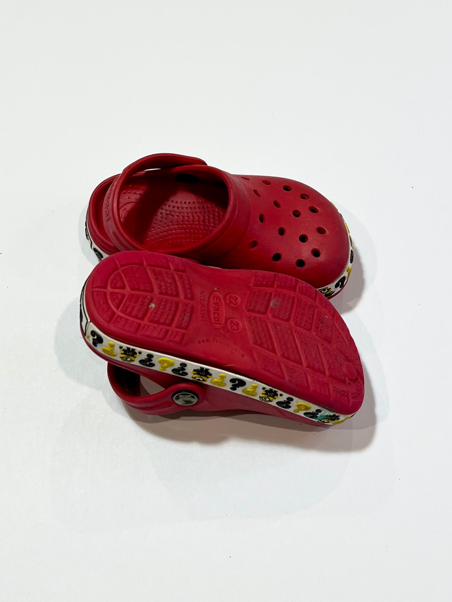Red Minions clog shoes - Size EU22-23