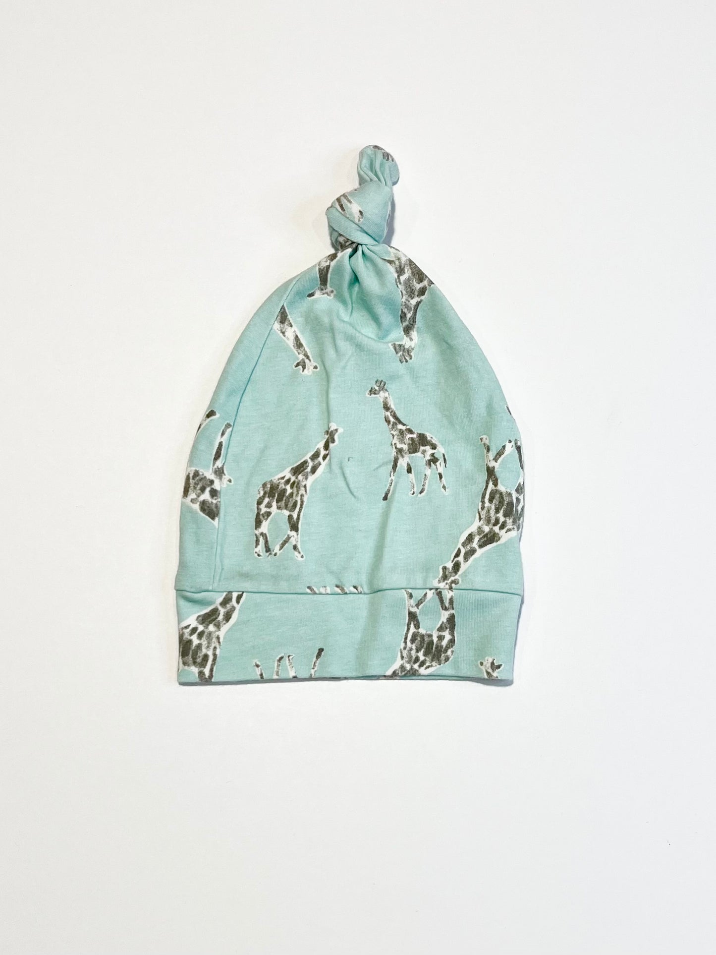 Green giraffes beanie - Size 0-6 months