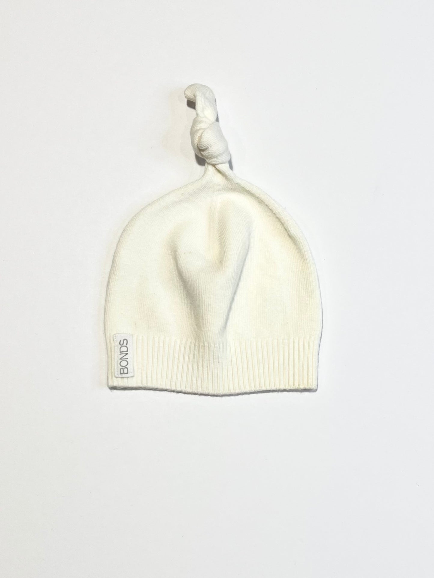 White knot beanie - Size 0-6 months