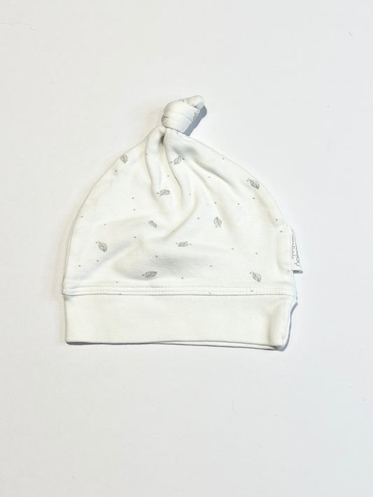 Grey leaf beanie - Size 0-6 months