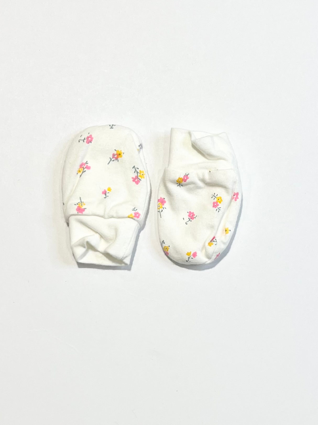 Floral mittens - Size 0-6 months