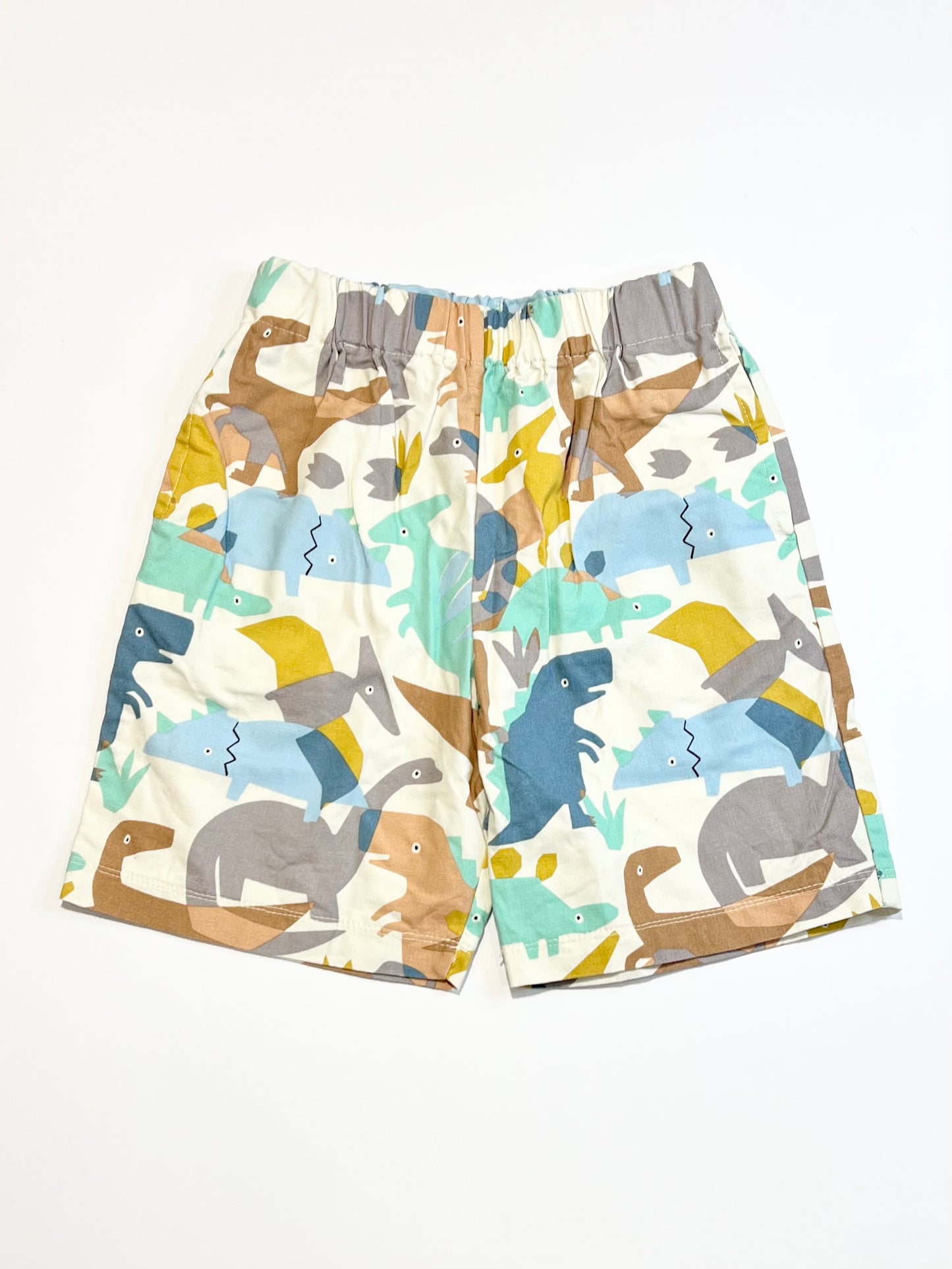 Dinosaur shorts - Size 5-6
