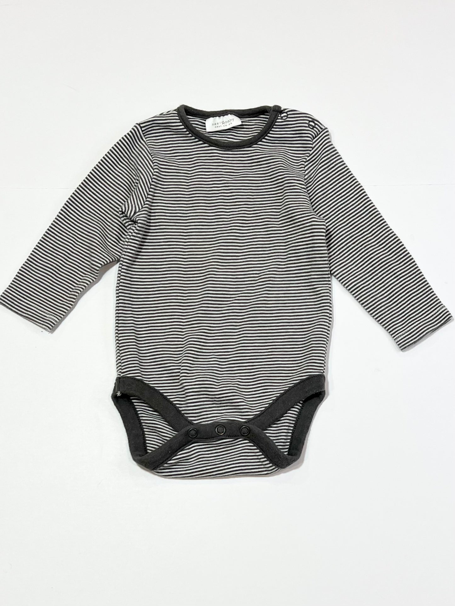 Grey striped bodysuit - Size 6-9 months