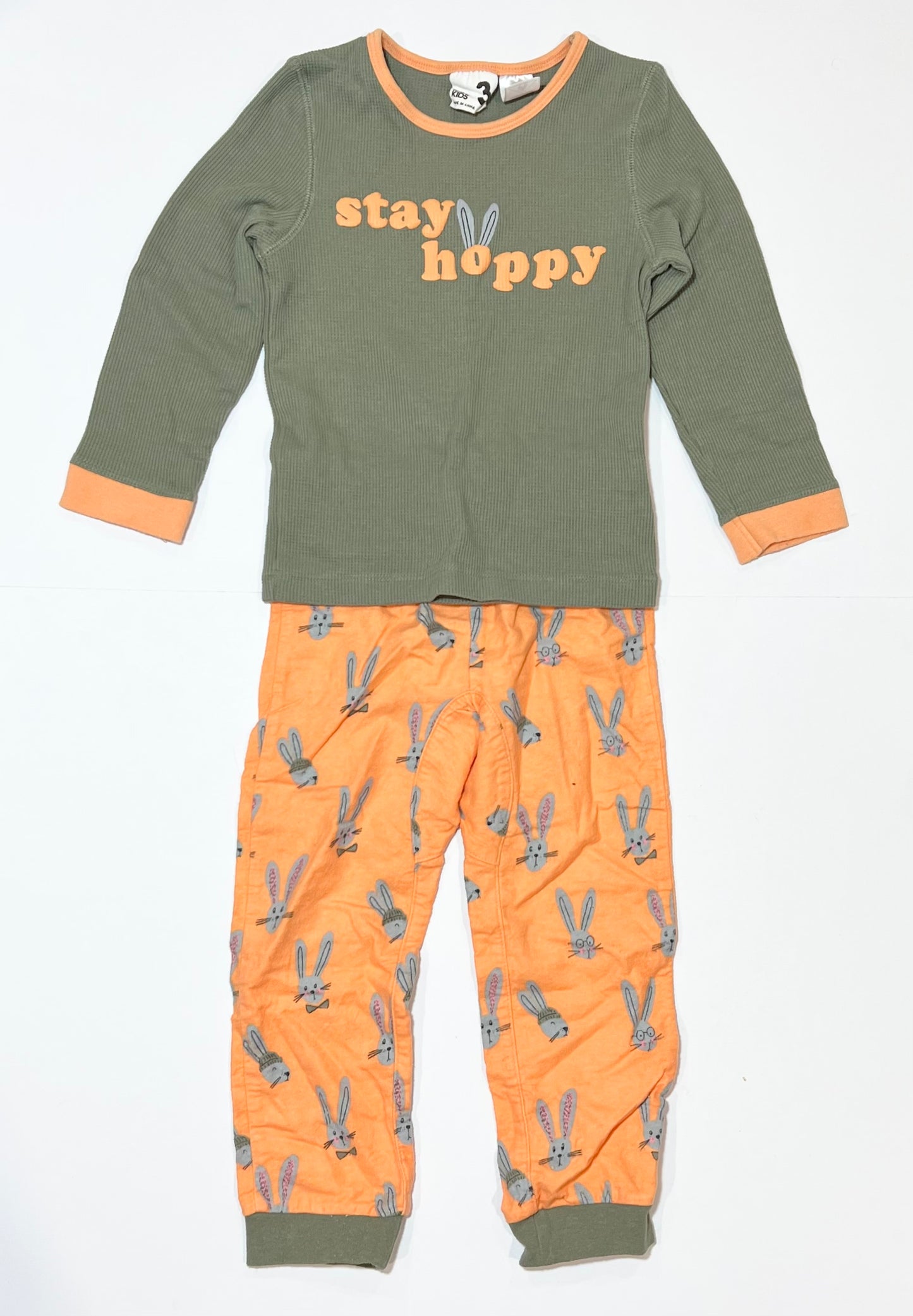 Stay hoppy pyjamas - Size 3