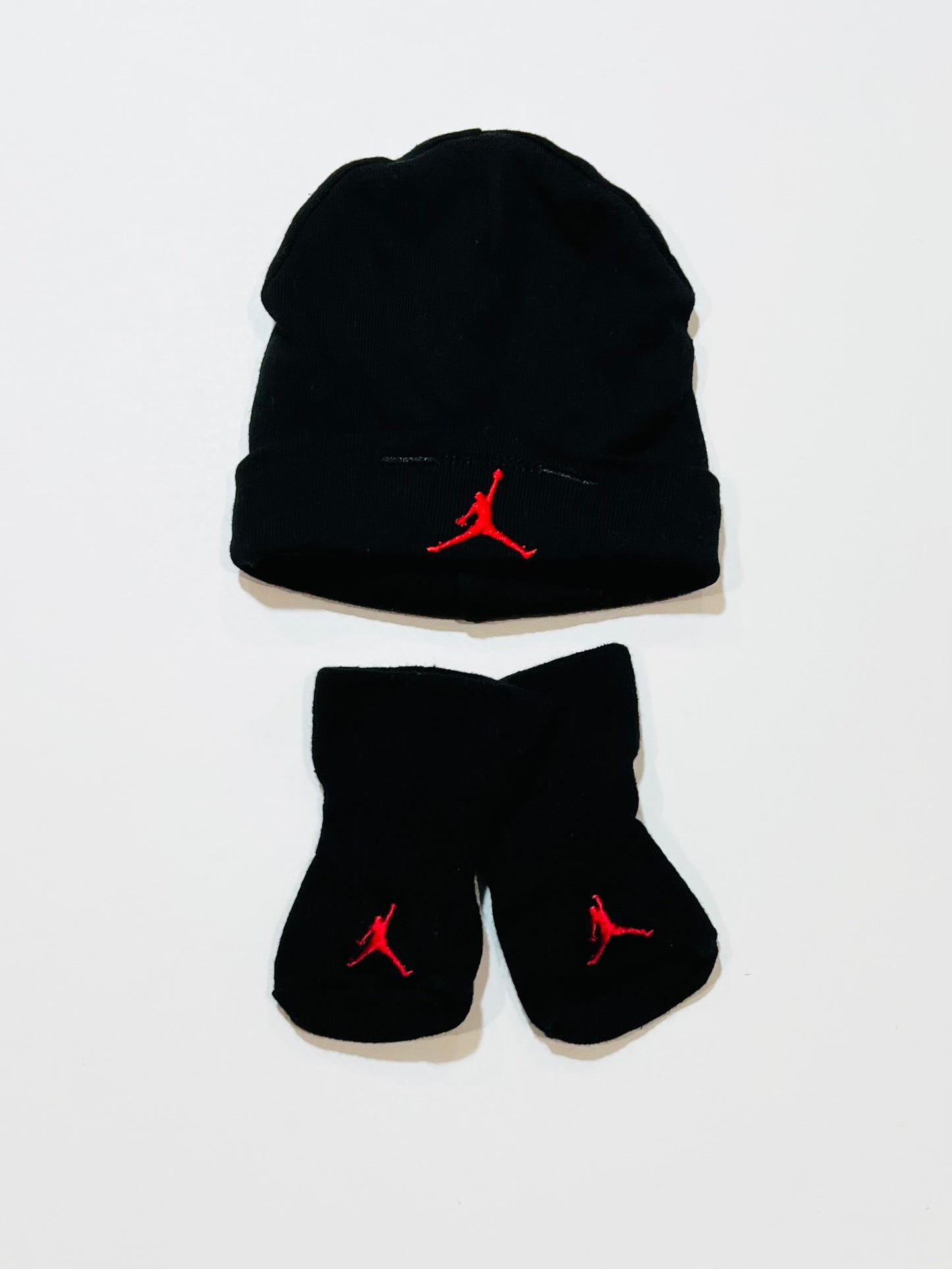 Black beanie and socks set - Size 0-6 months