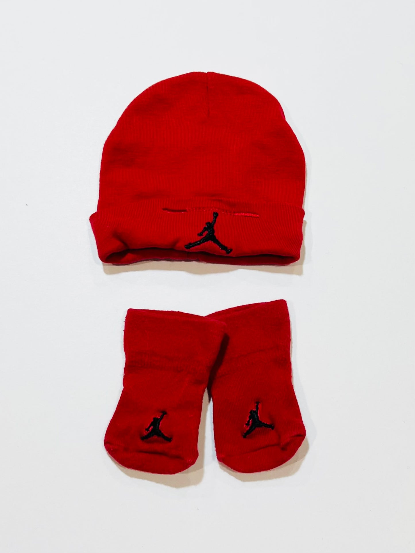 Red beanie and socks set - Size 0-6 months