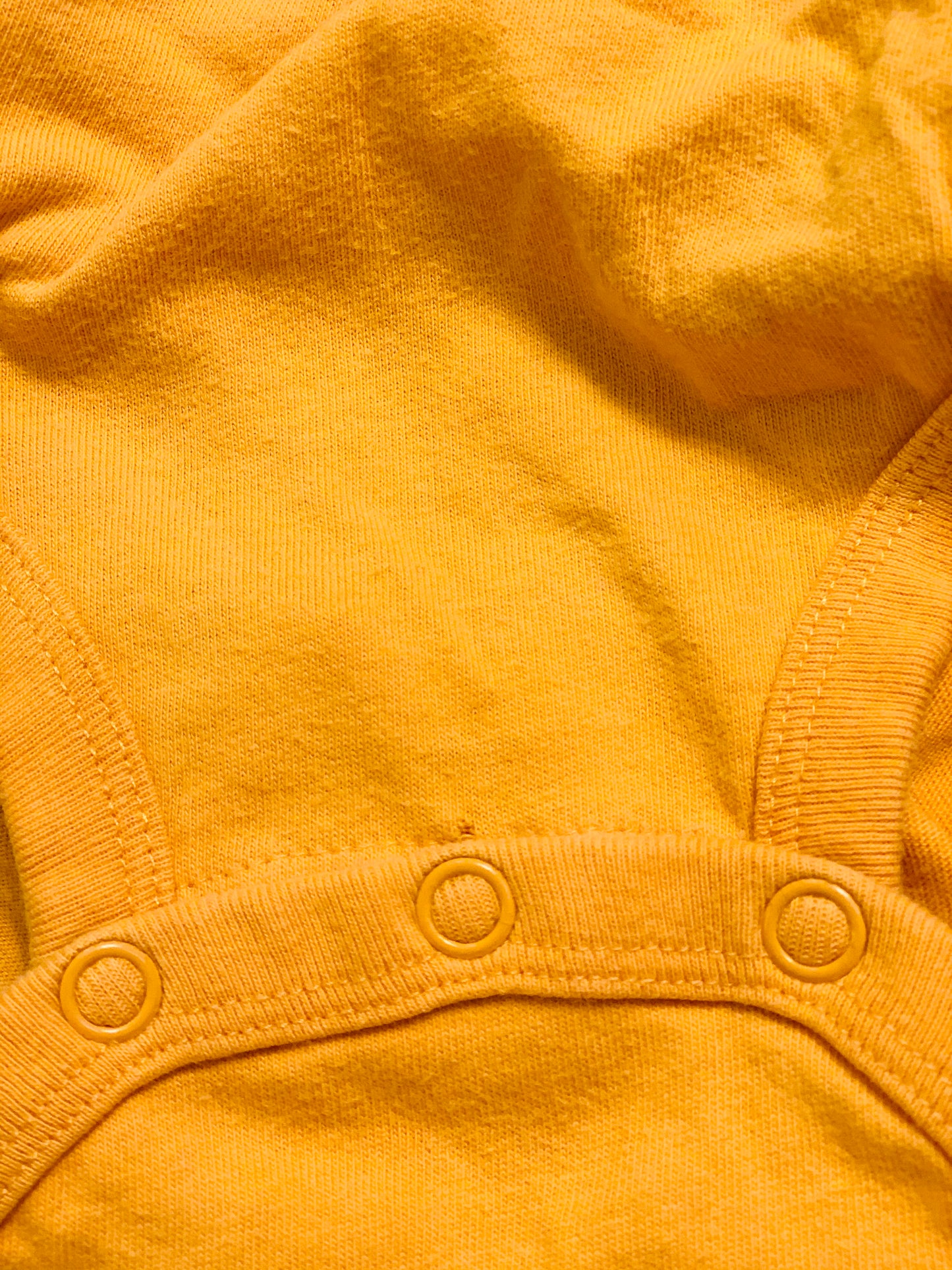 Yellow bodysuit - Size 9 months