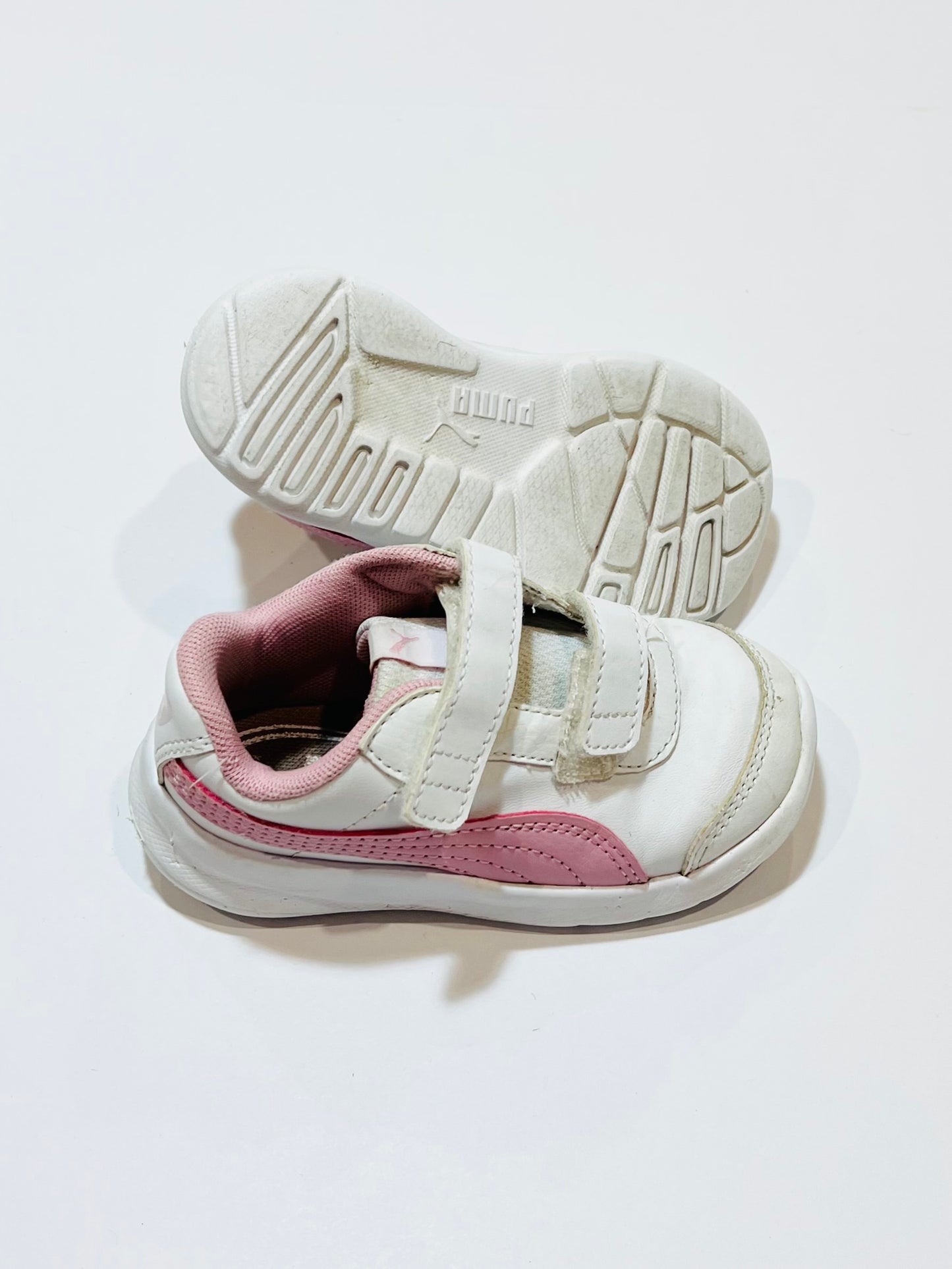White sneakers - Size US7