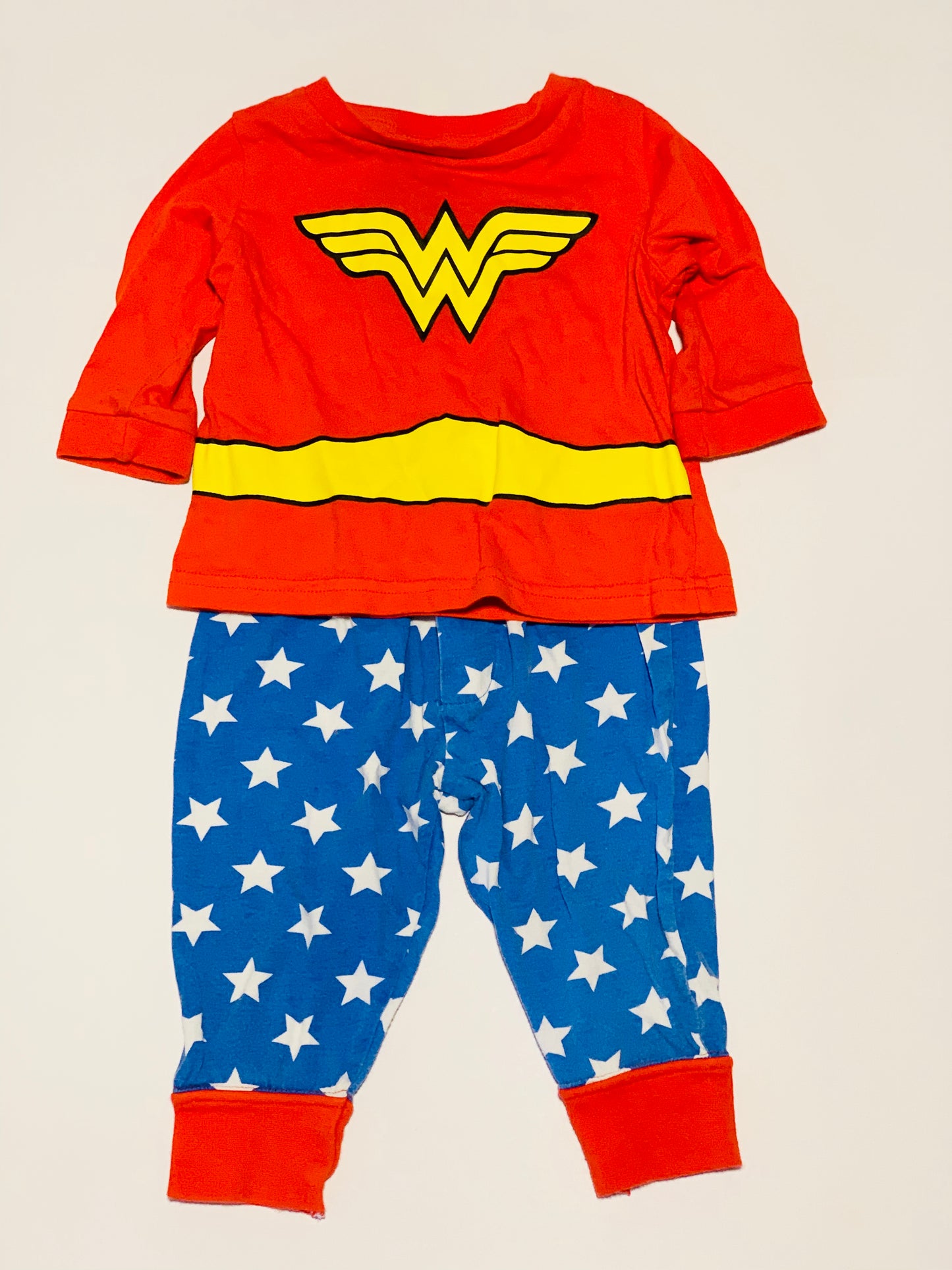 Wonder Woman pyjamas - Size 0