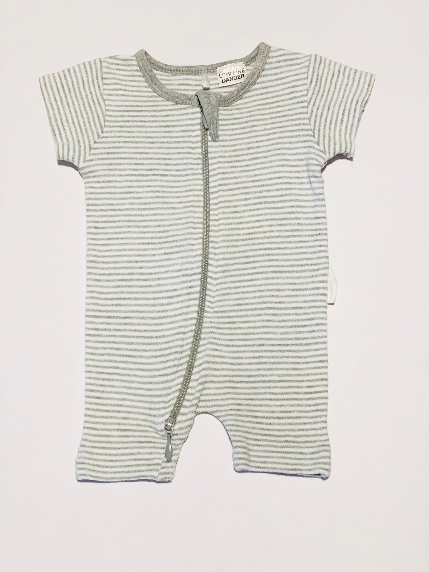 Grey striped romper - Size 0000