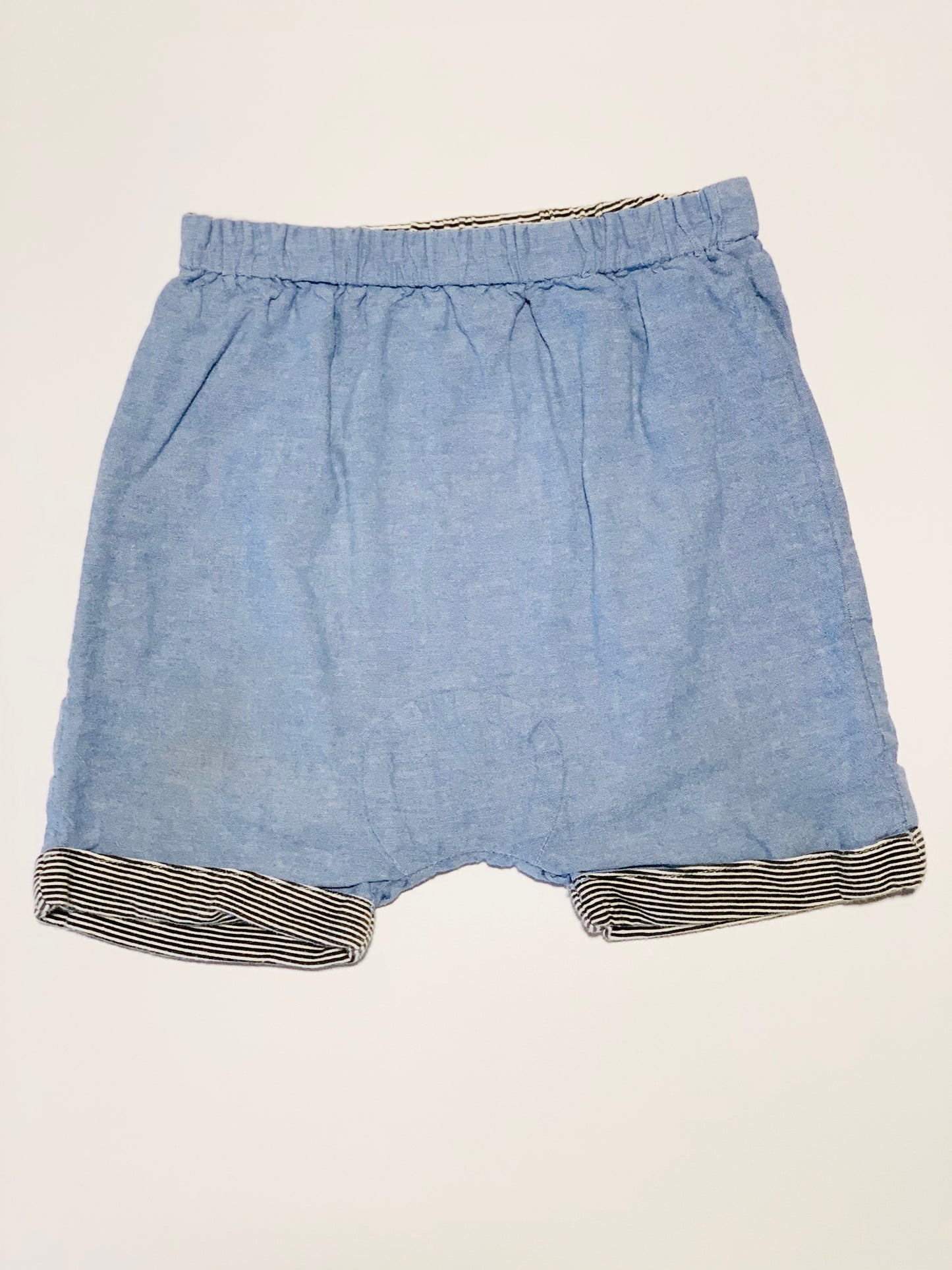 Blue cuffed shorts - Size 2