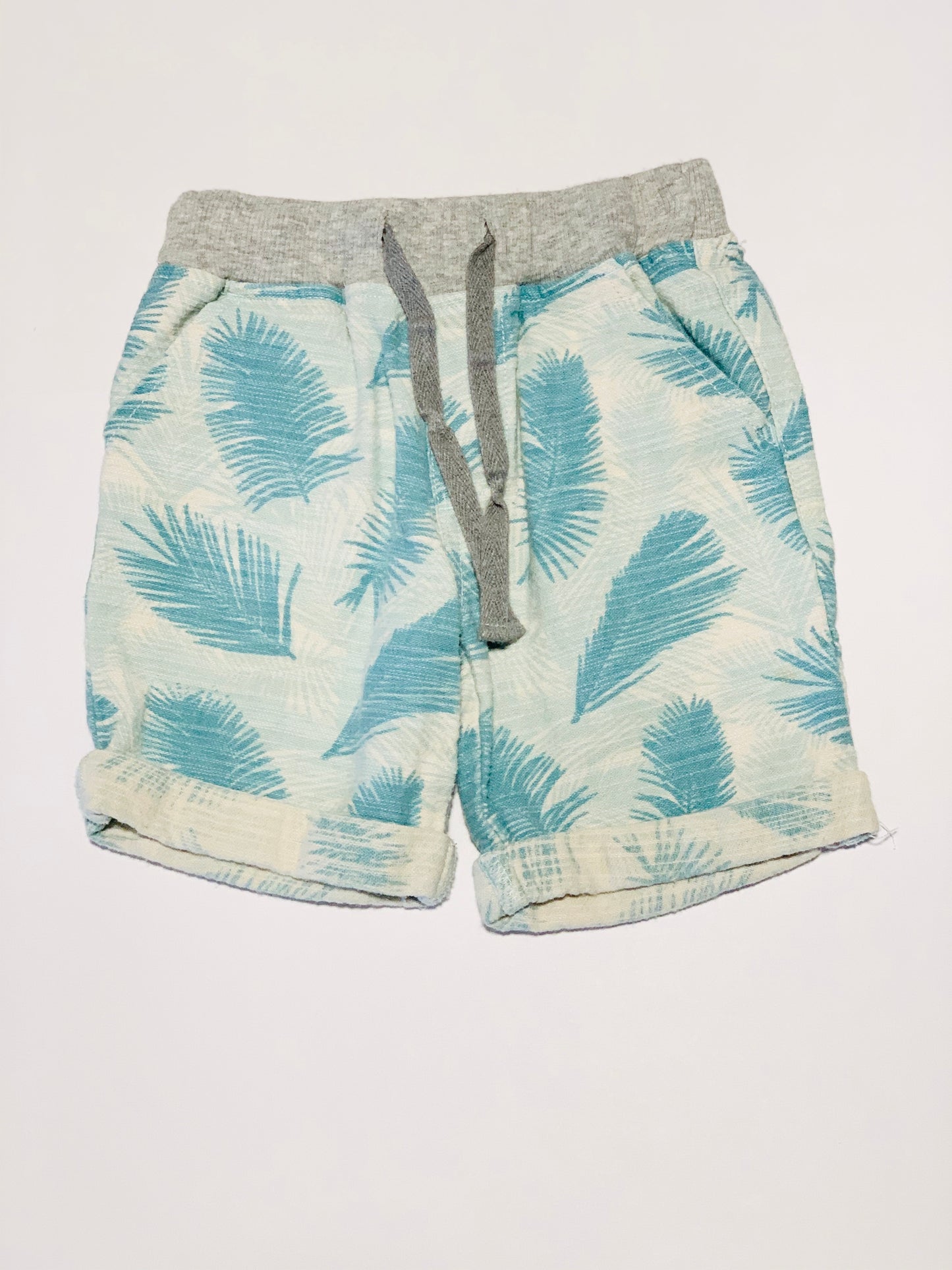 Leaf print shorts - Size 2