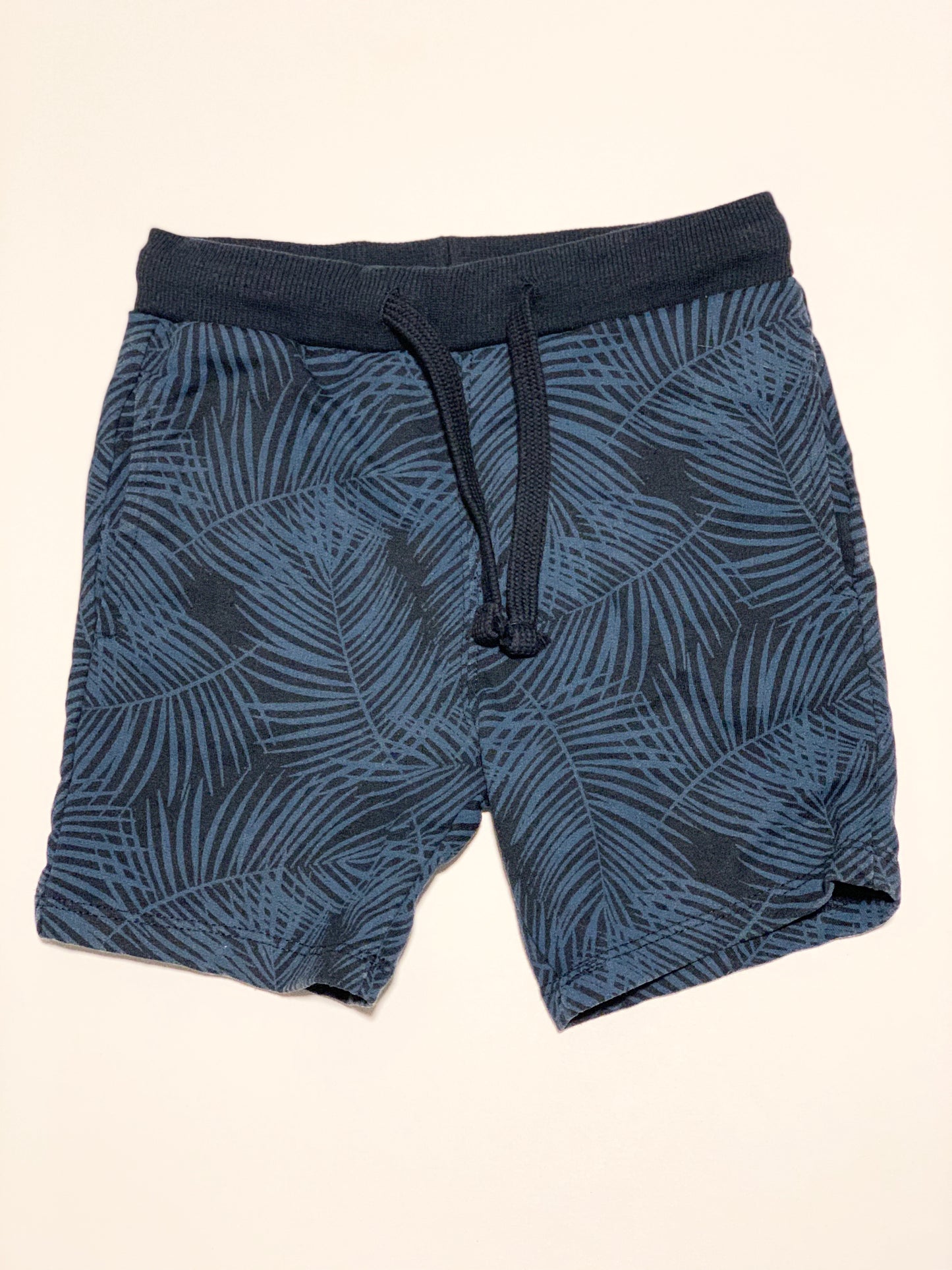 Leaf shorts - Size 2-3