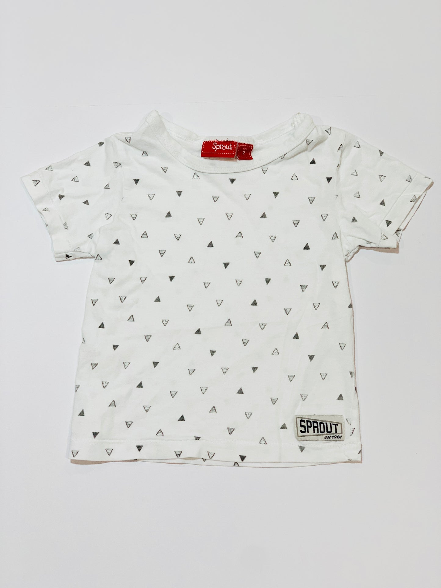 White triangles tee - Size 2