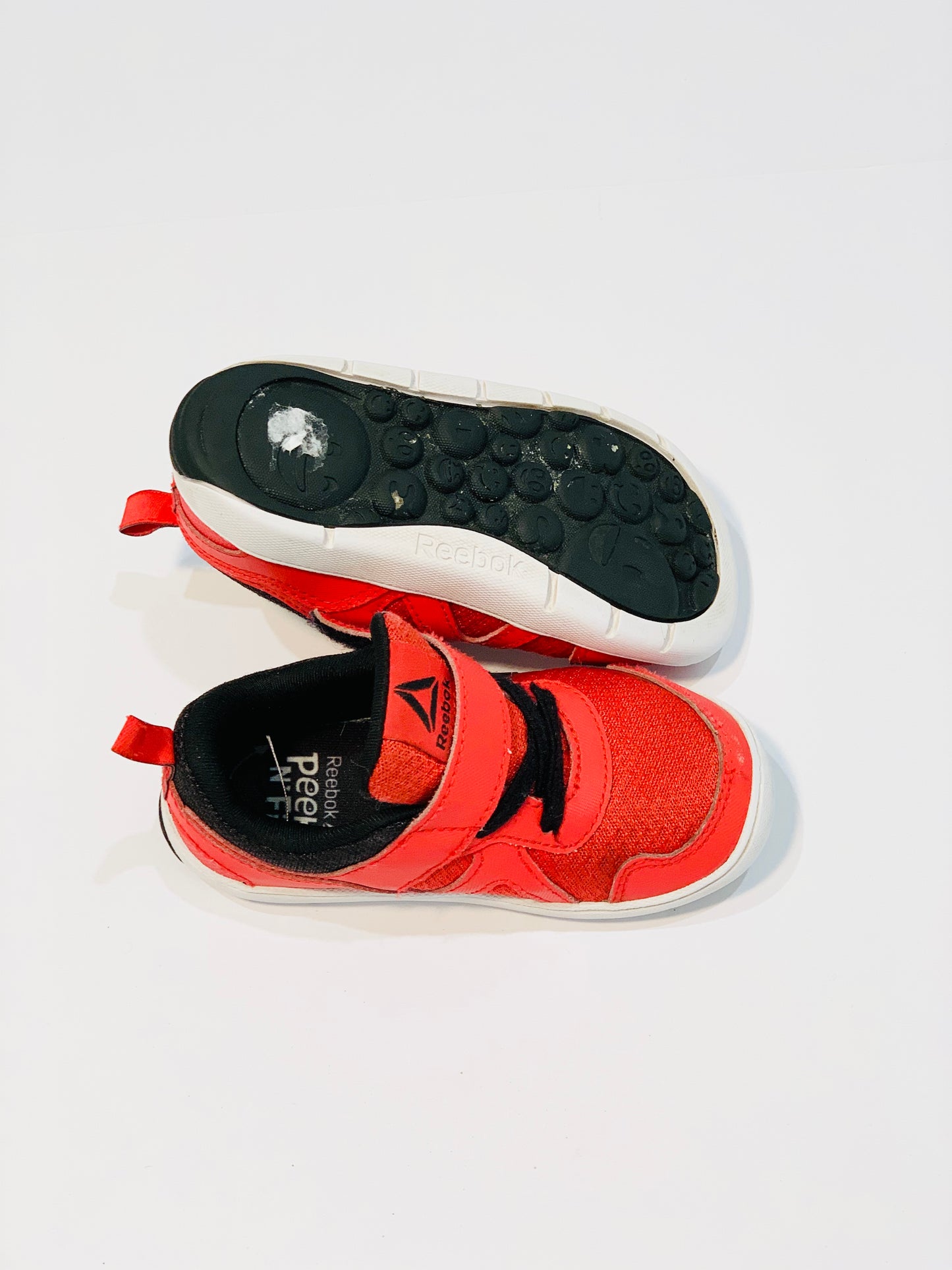 Red sneakers - Size US7