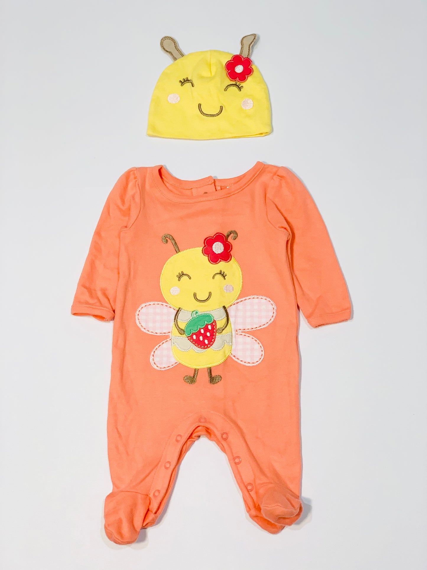 Butterfly onesie and beanie - Size 0000