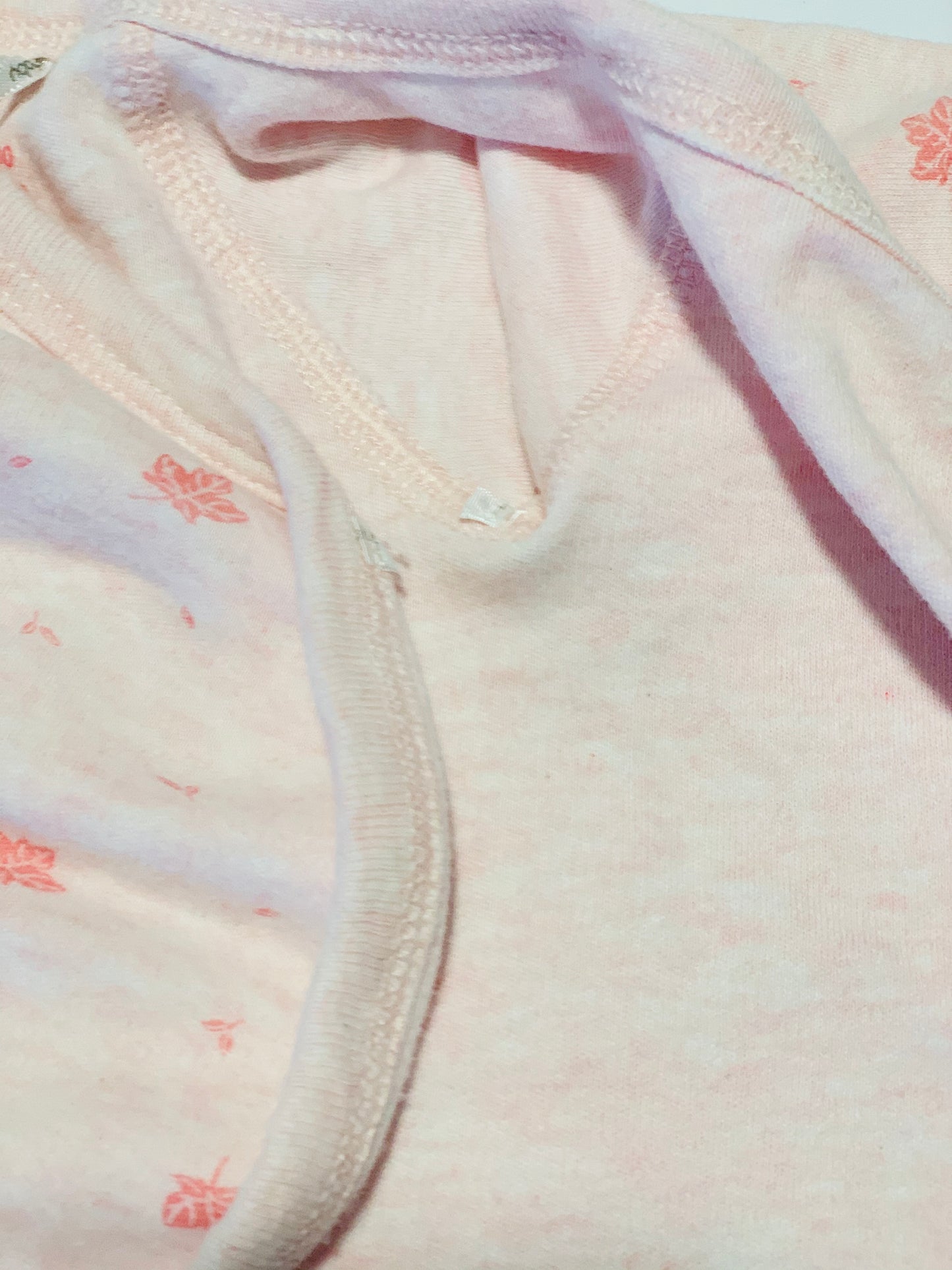 Pink leaf onesie - Size 00000