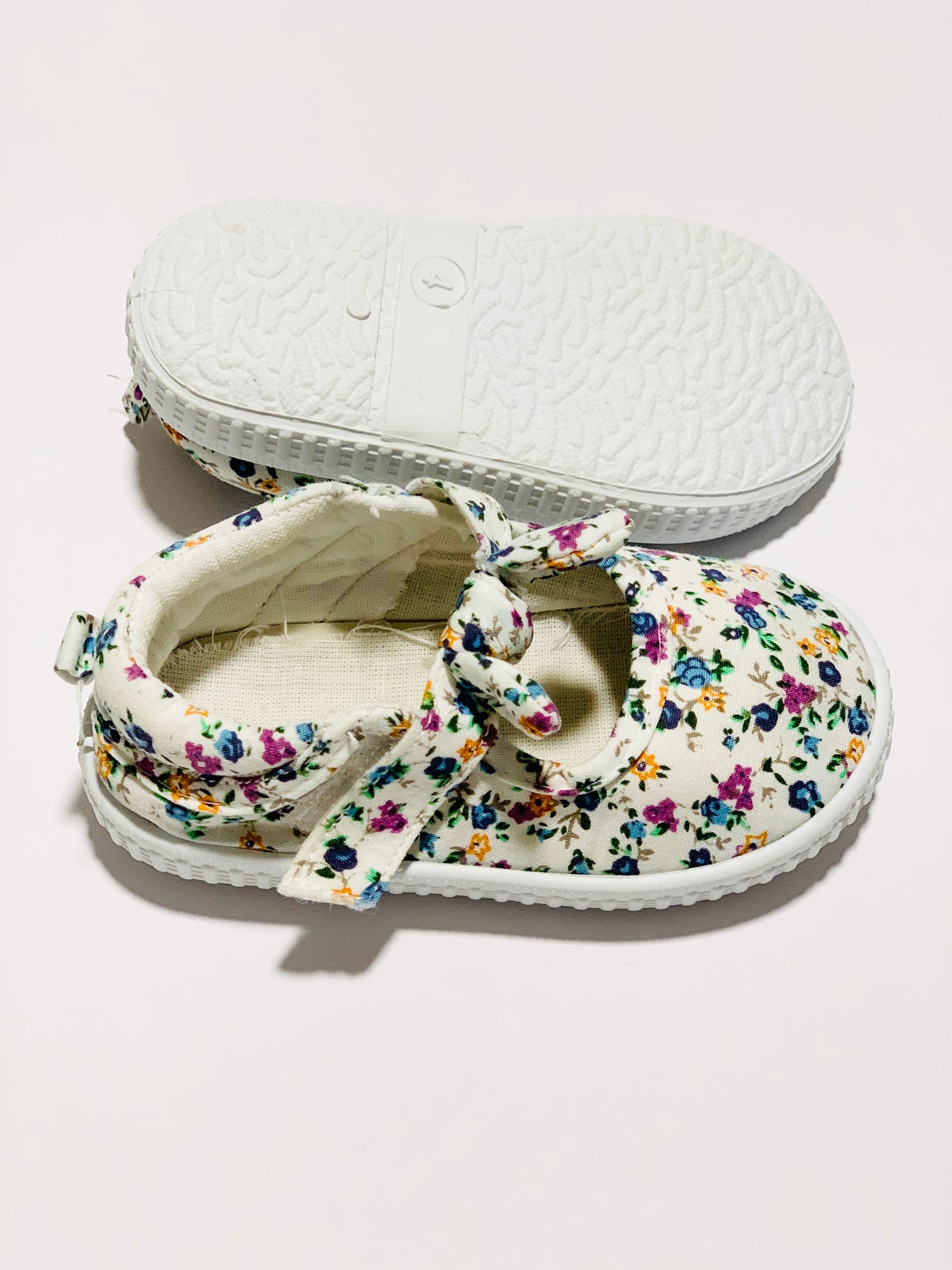 Maryjane flower shoes - Size 4