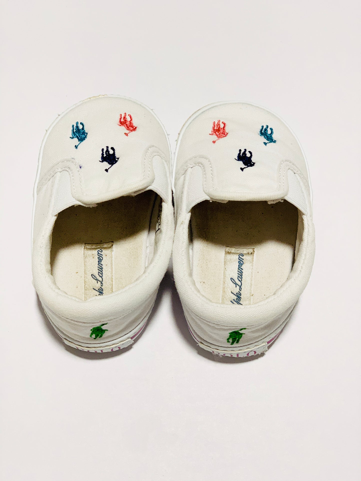White soft shoes - size 3-6 months