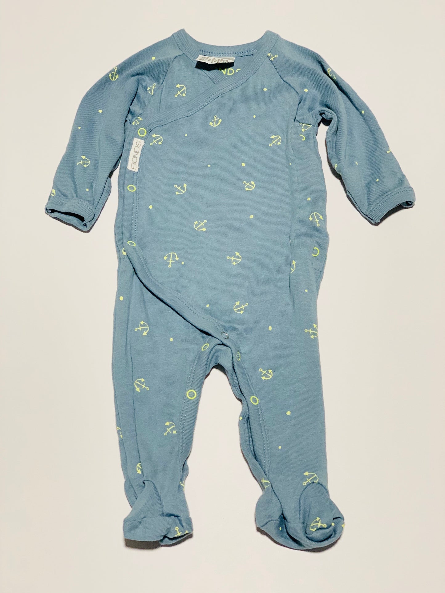 Newbies snap button onesie - Size 000
