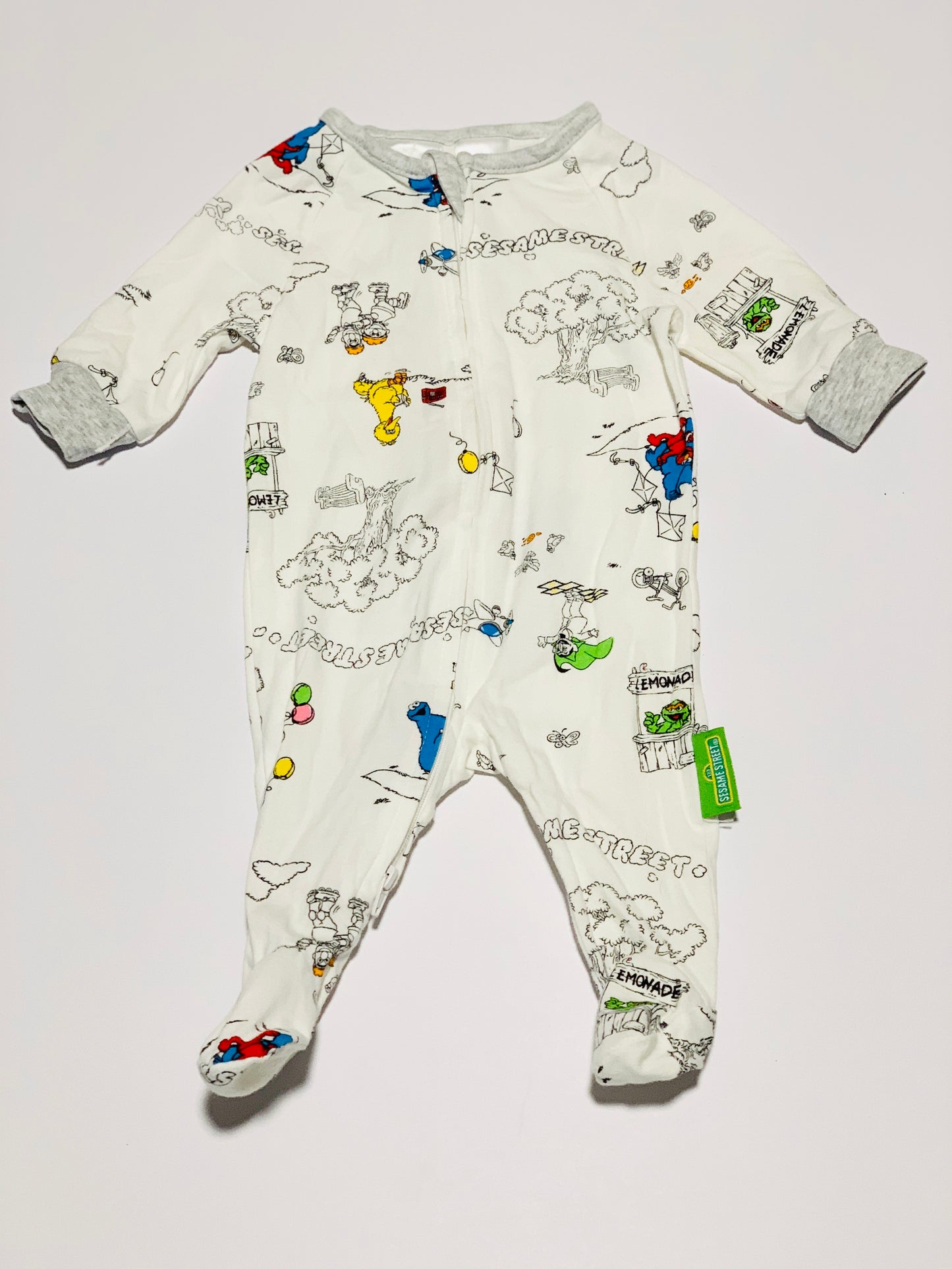 Sesame Street zip onesie - Size 0000