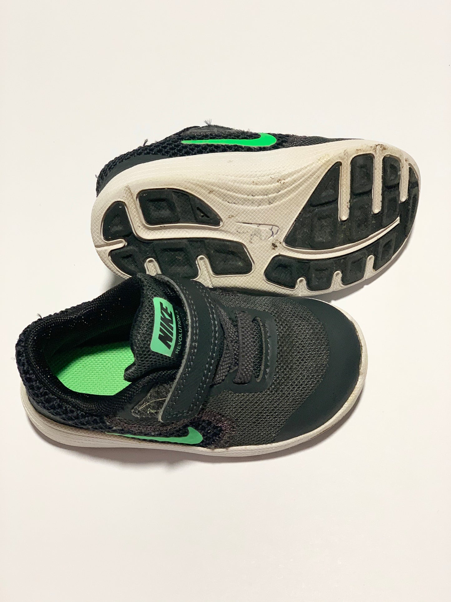 Black sneakers - Size US 6