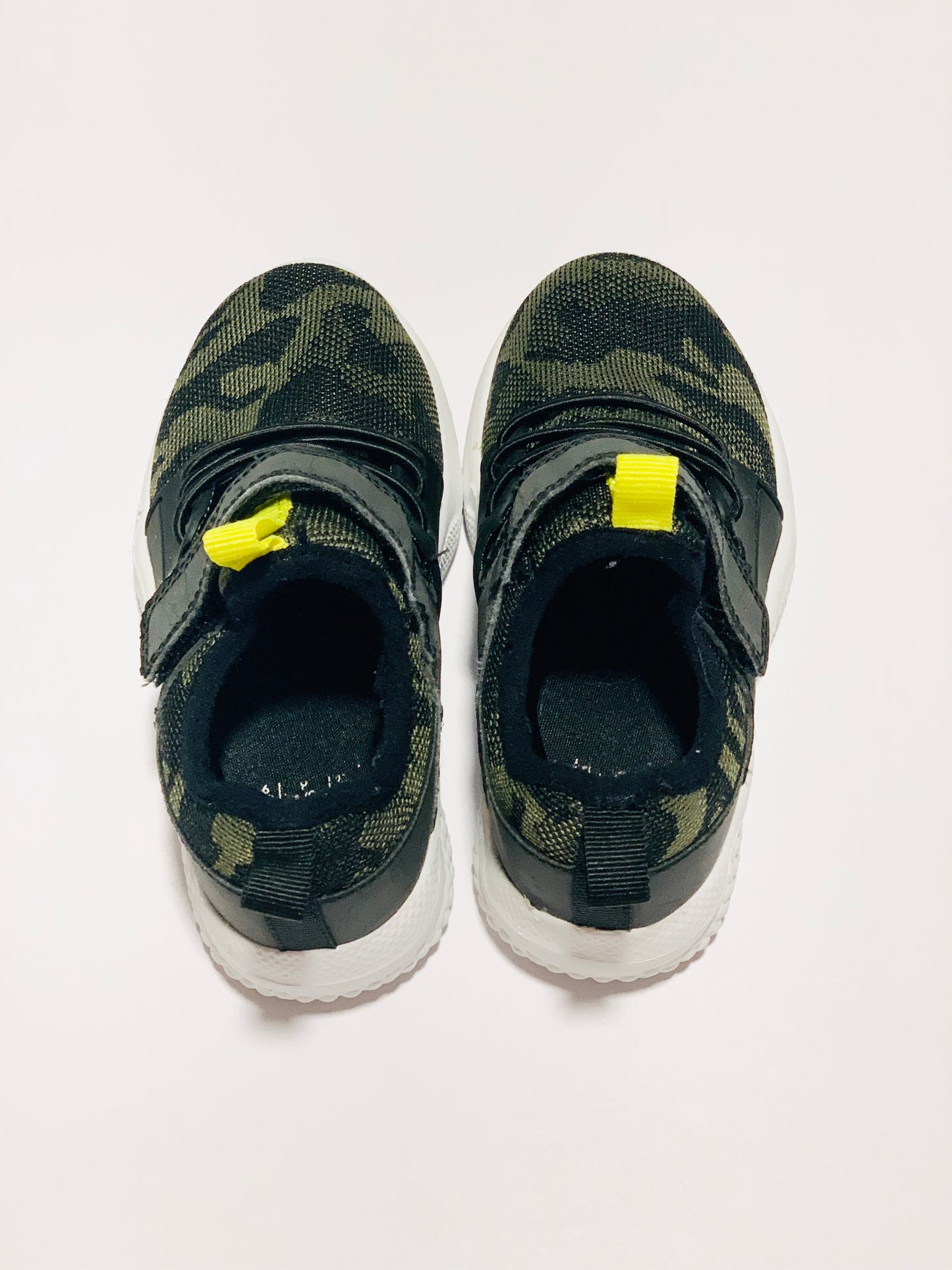 Camouflage sneakers - Size 8