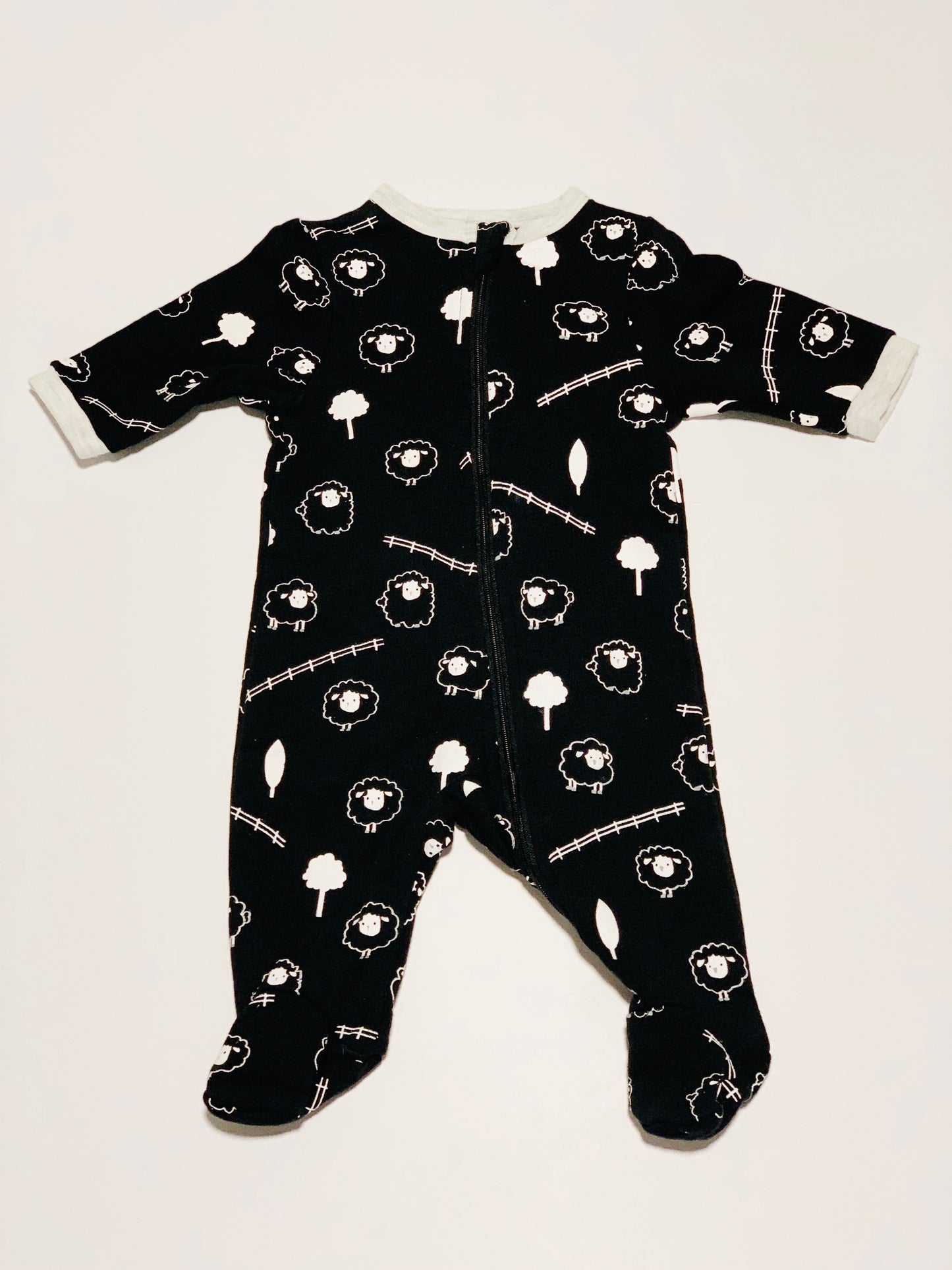 Black sheep onesie - Size 0000