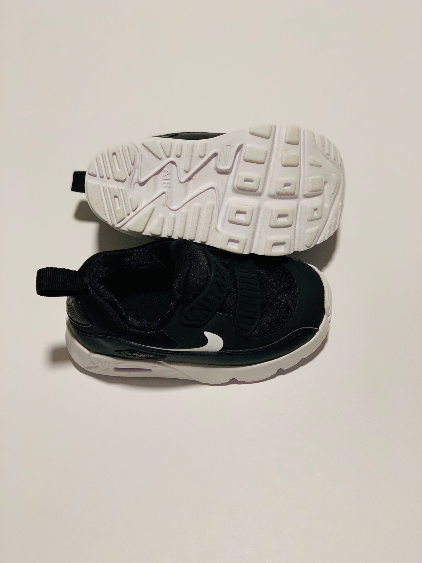 Black Nike Air sneakers - Size US5