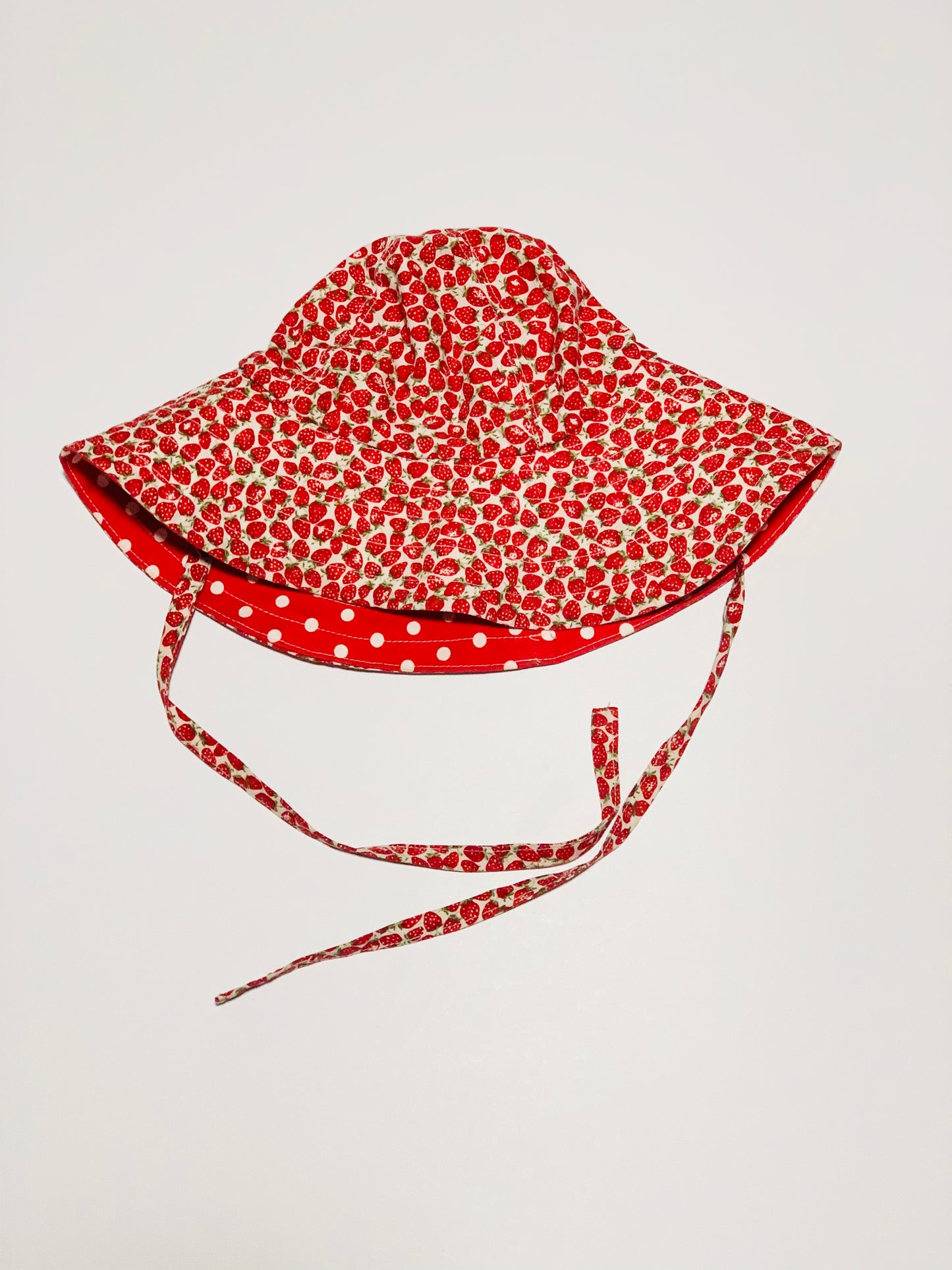 Strawberries hat - Size M