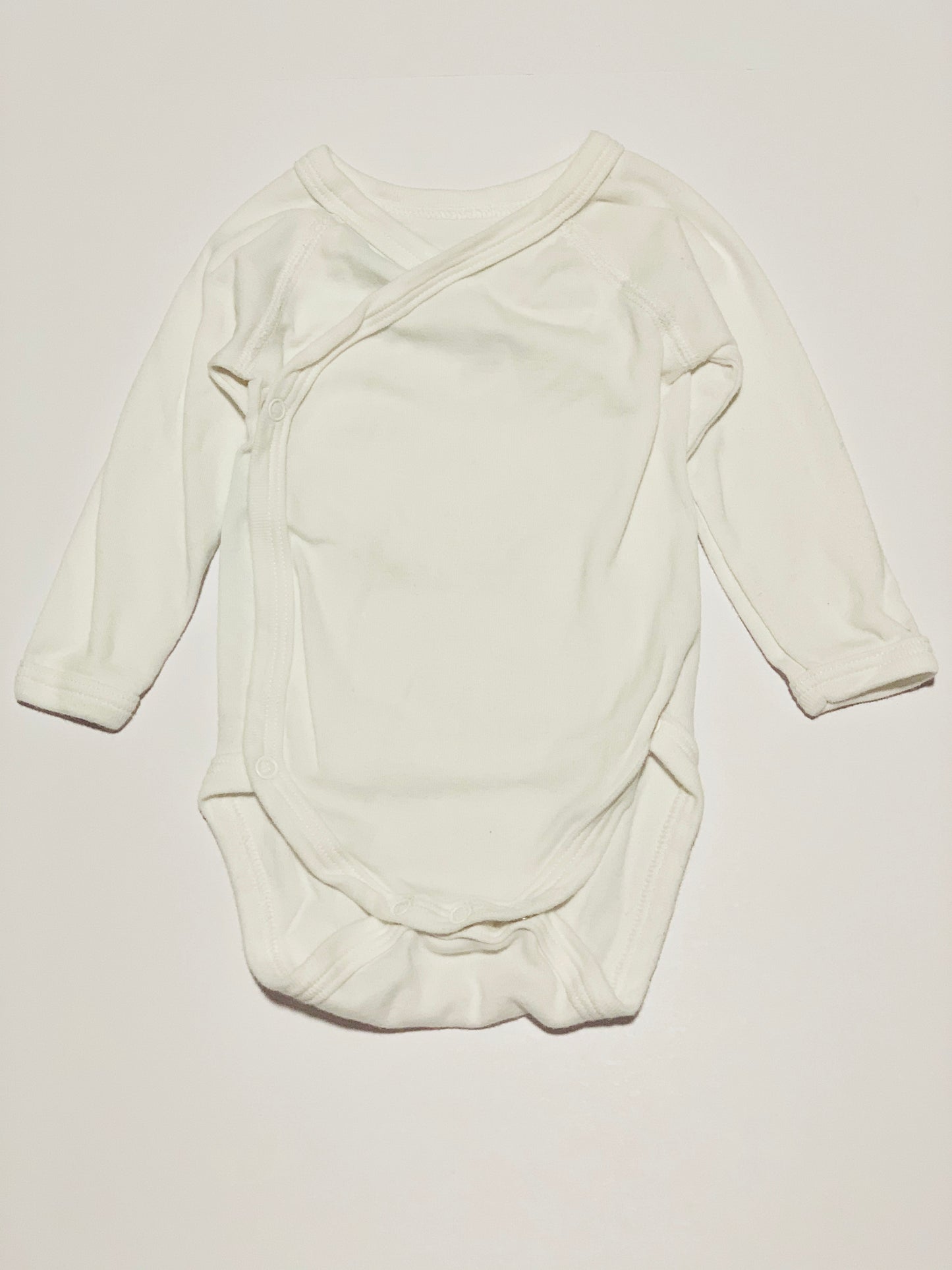 White cross-over bodysuit - Size 3 months