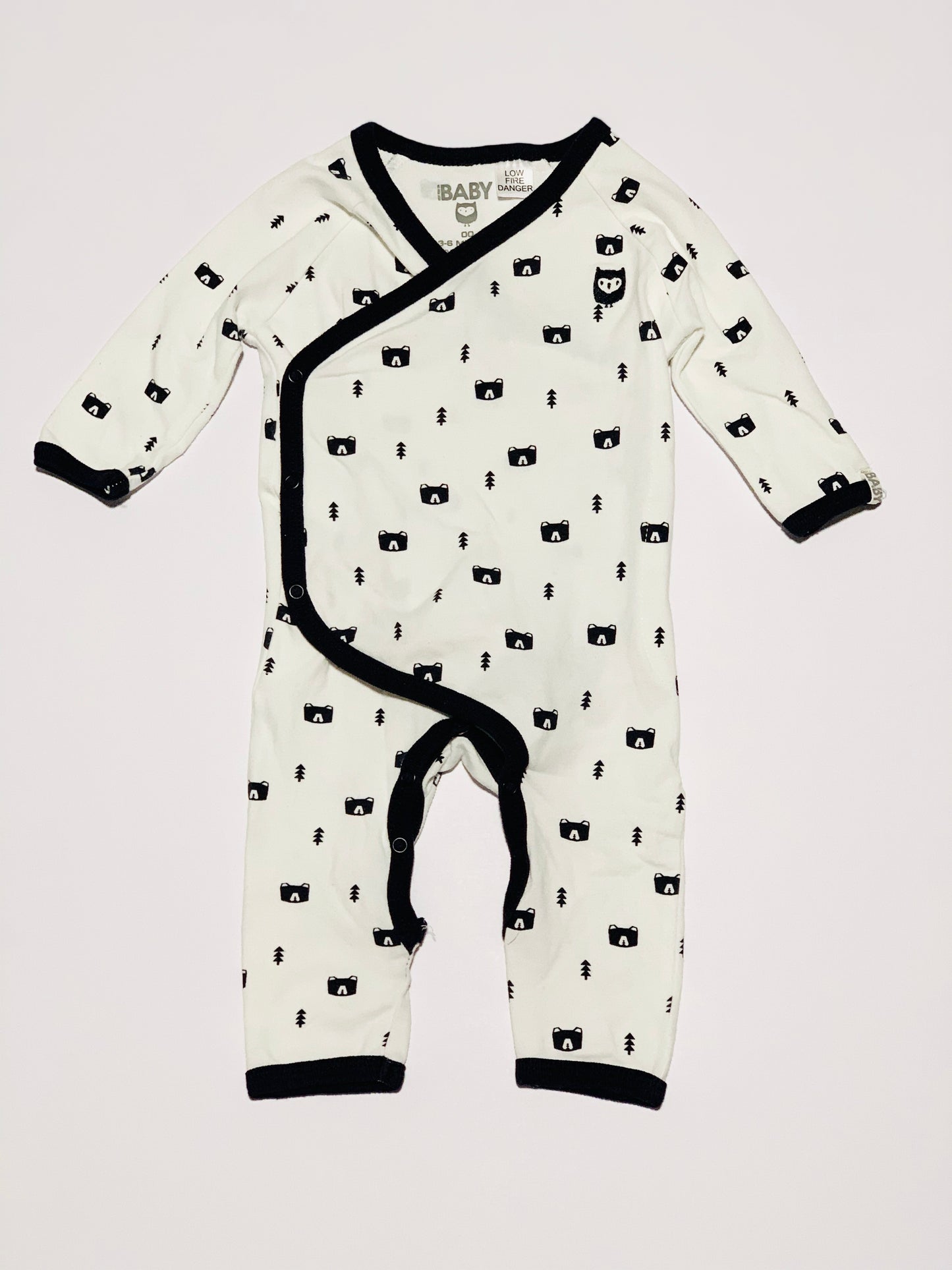 Bear cross-over onesie - Size 00
