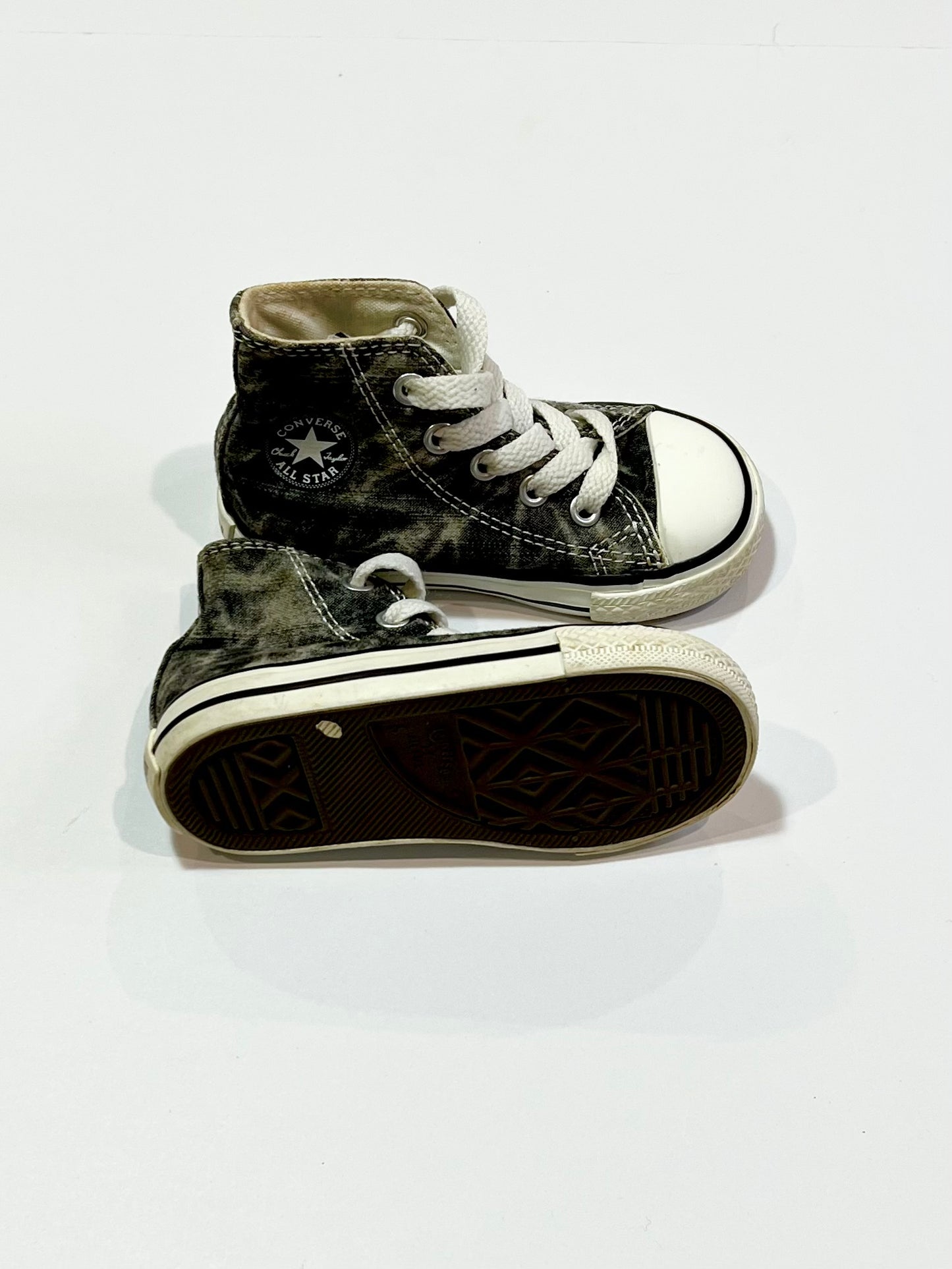 Hi-top Chuck Taylors - Size US5
