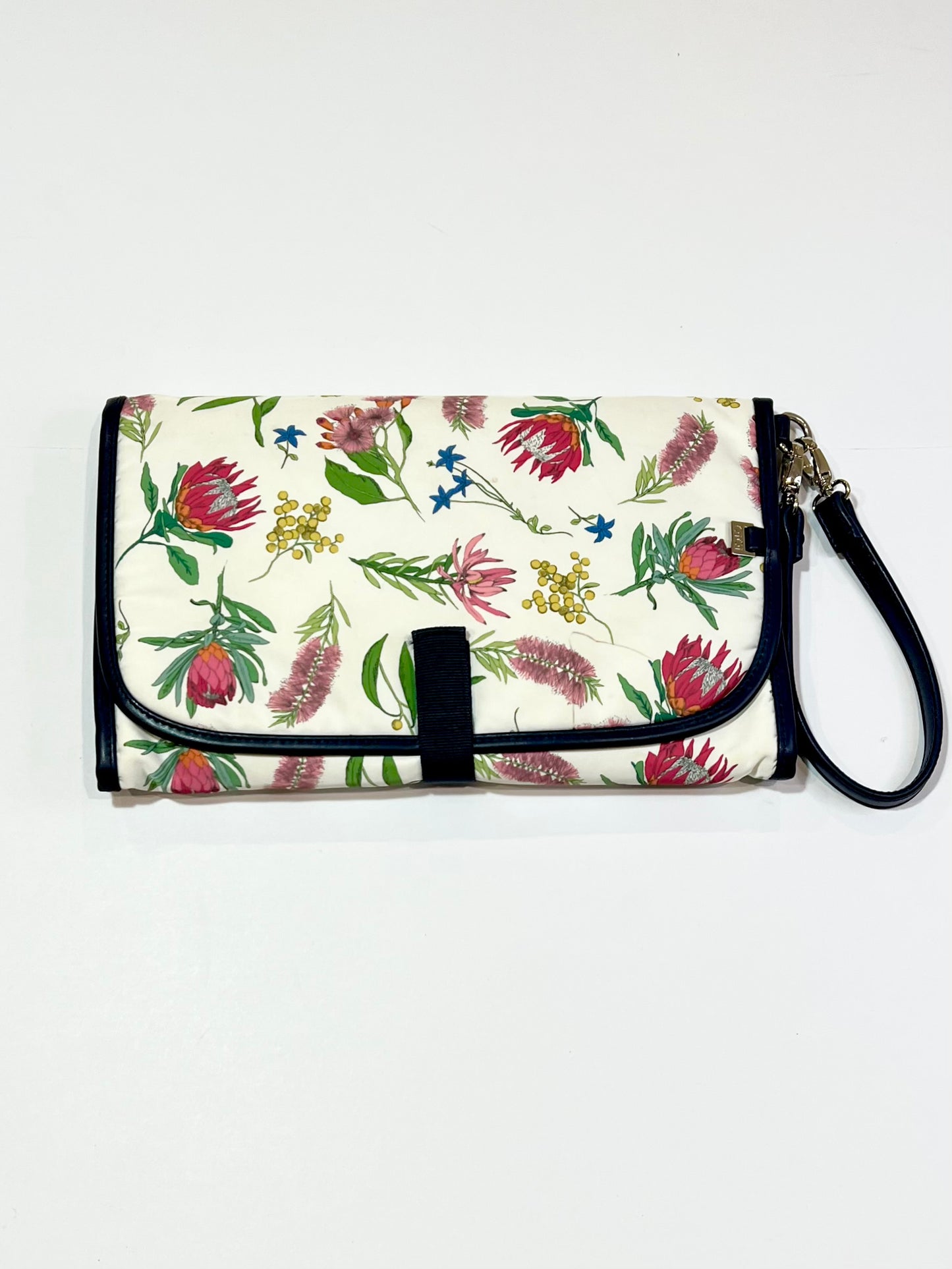Floral change mat clutch