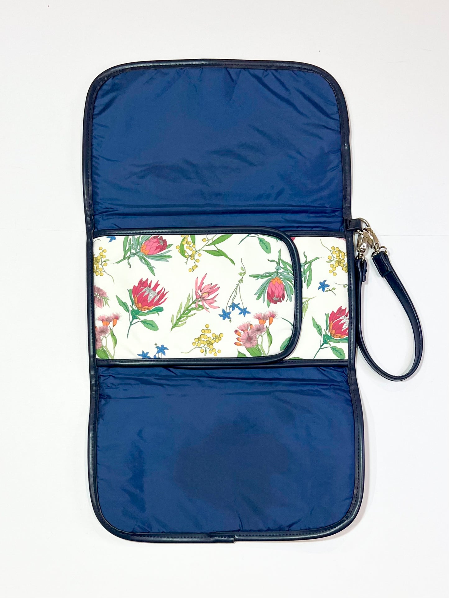 Floral change mat clutch