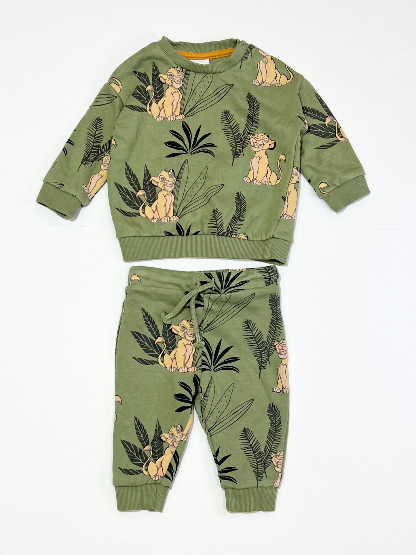 Lion King tracksuit - Size 00