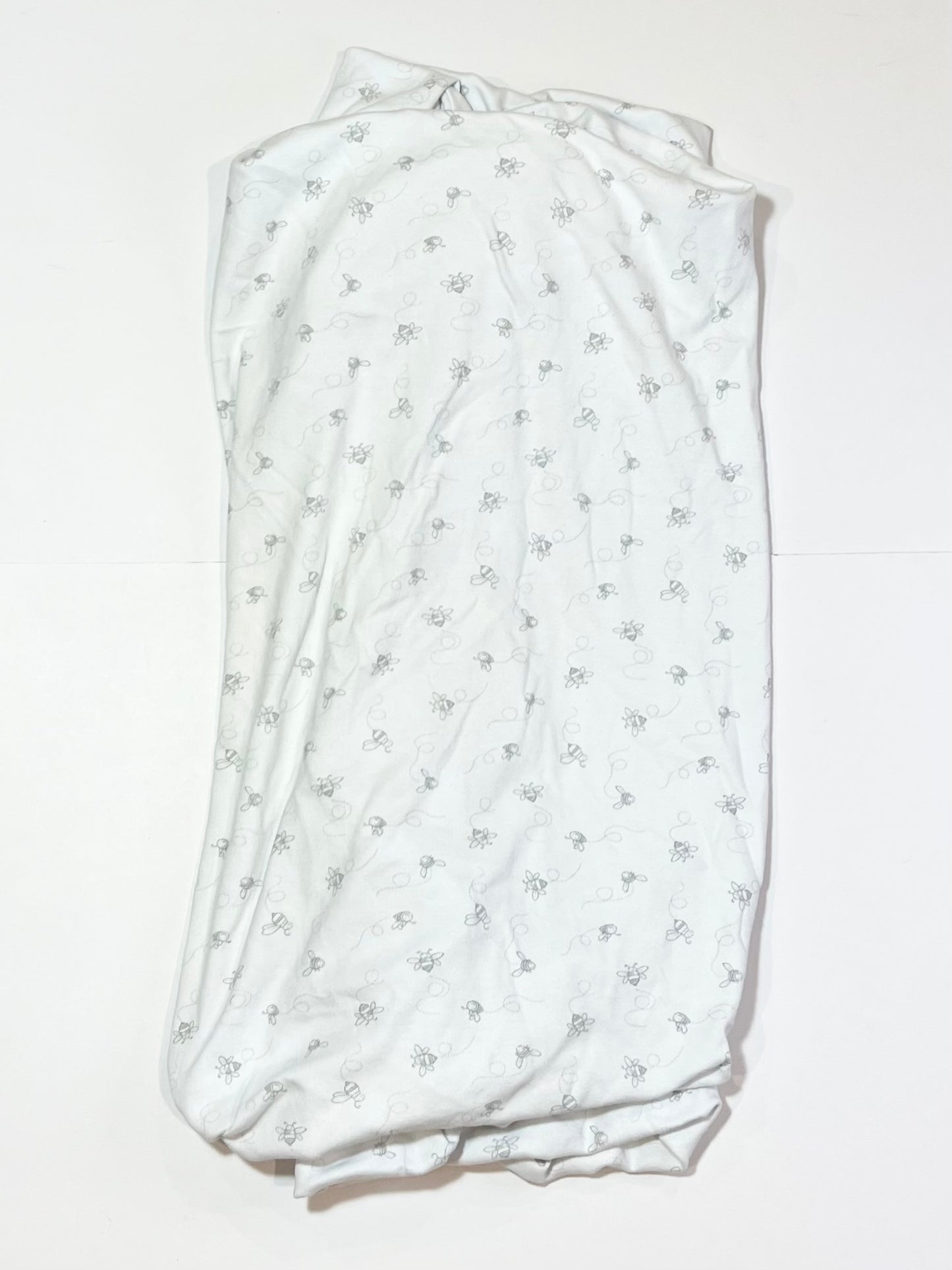 Fitted jersey bees cot sheet