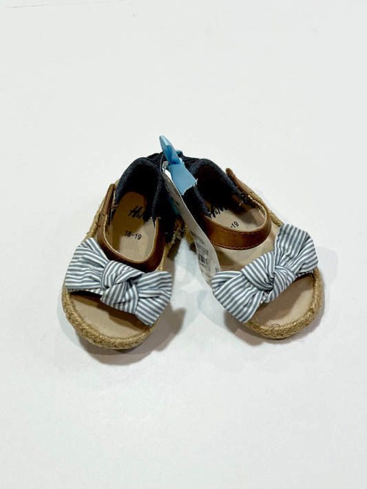 Blue bow sandals brand new - Size 18-19