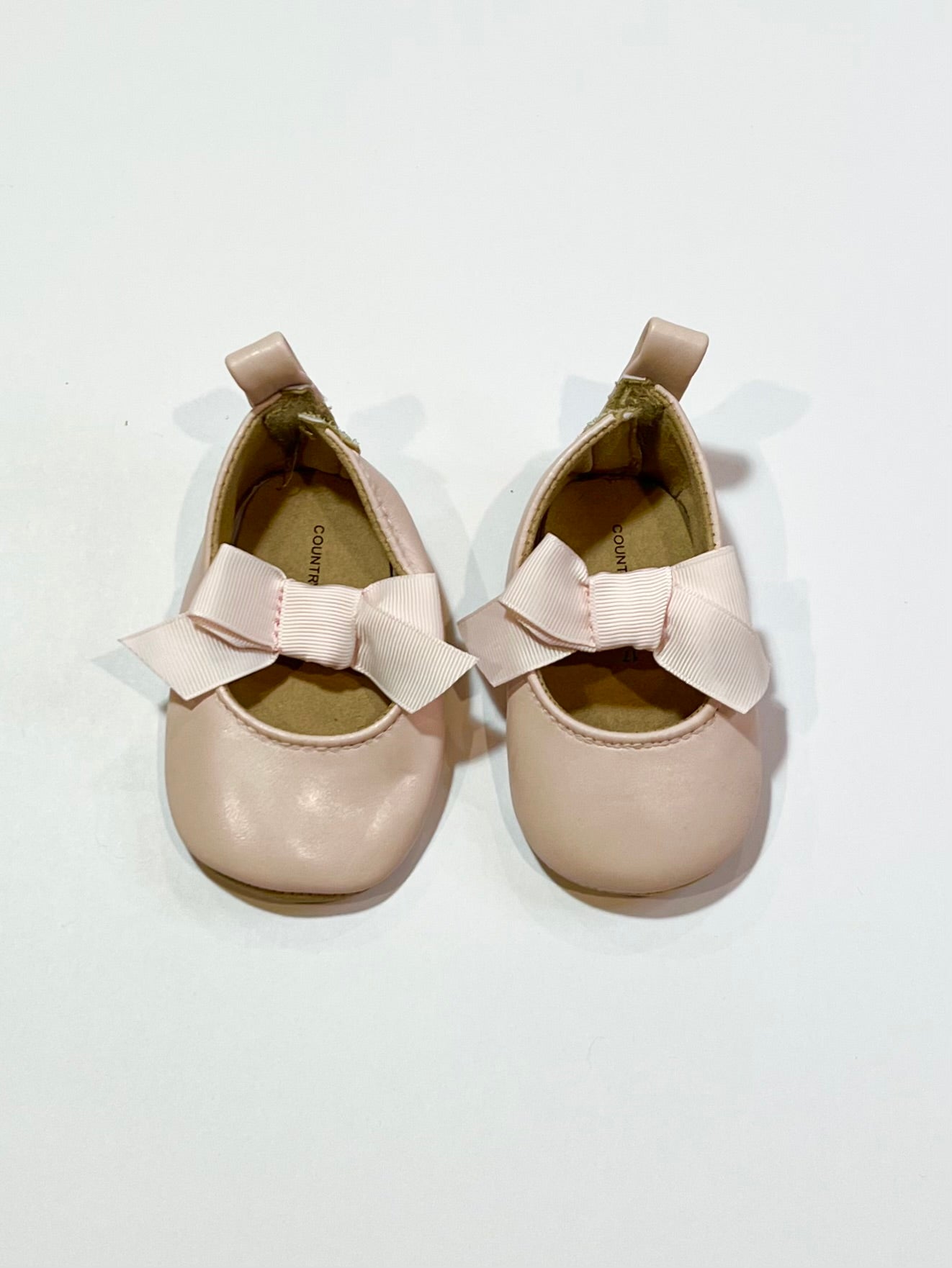 Soft pink pram shoes - Size 17