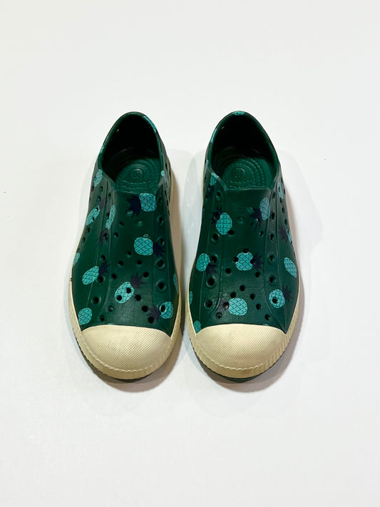 Green pineapple water shoes - Size UK10