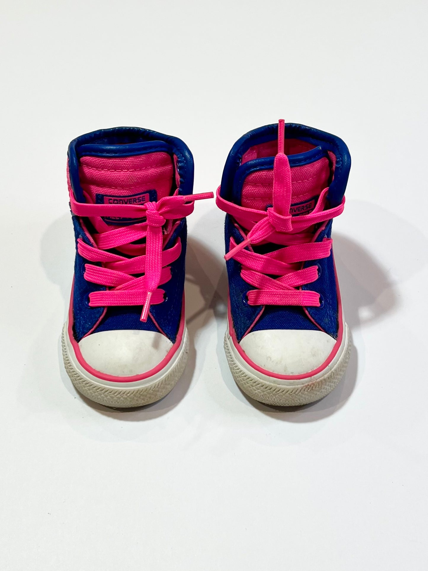 Hi-top Chuck Taylors - Size US4