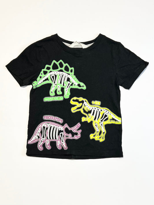 Black dinos tee - Size 3-4
