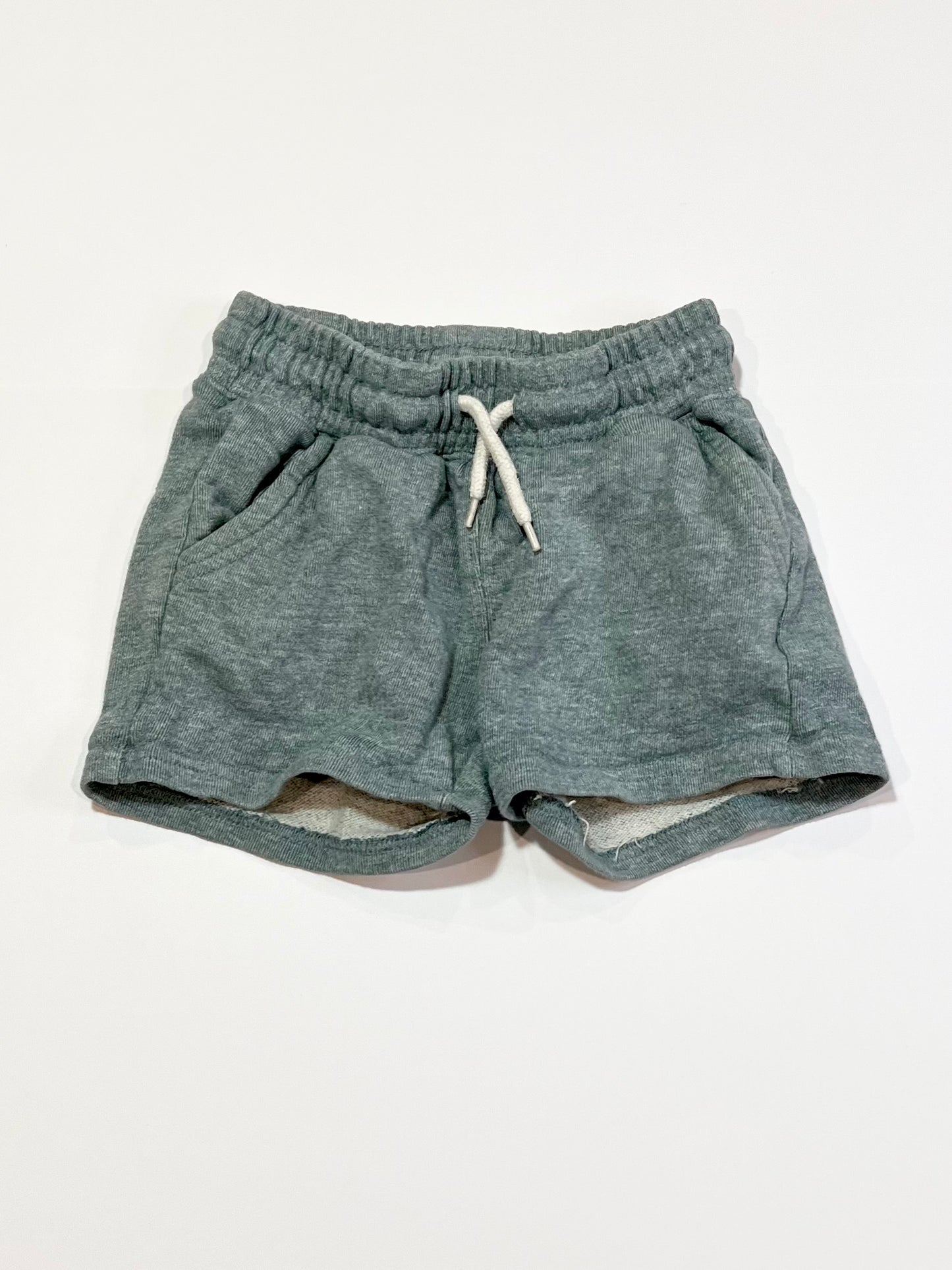 Green sweat shorts - Size 3