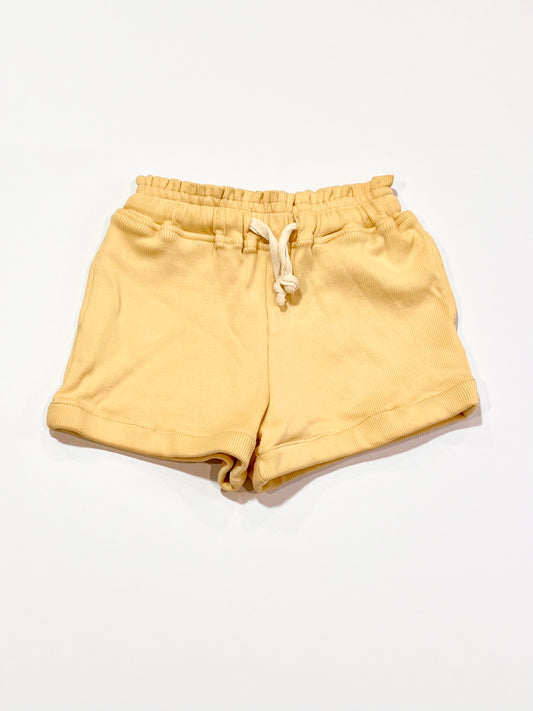 Yellow ribbed shorts - Size 3