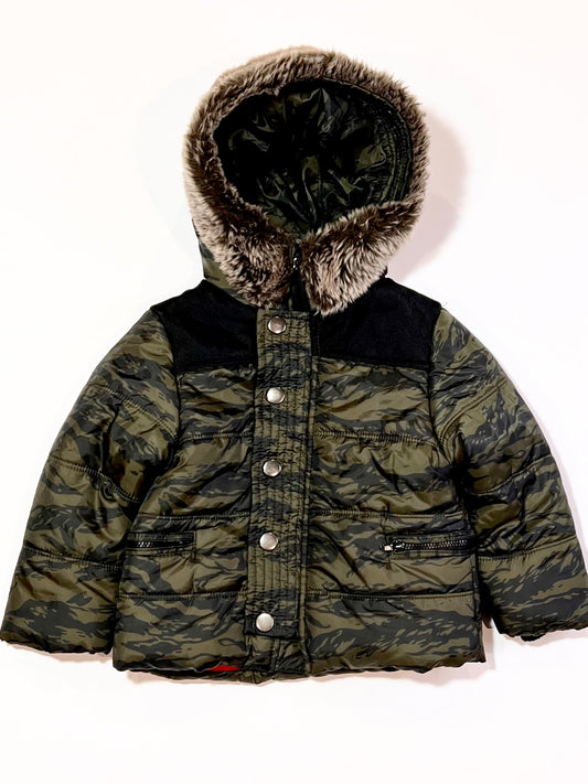 Camoflauge puffer jacket - Size 2-3