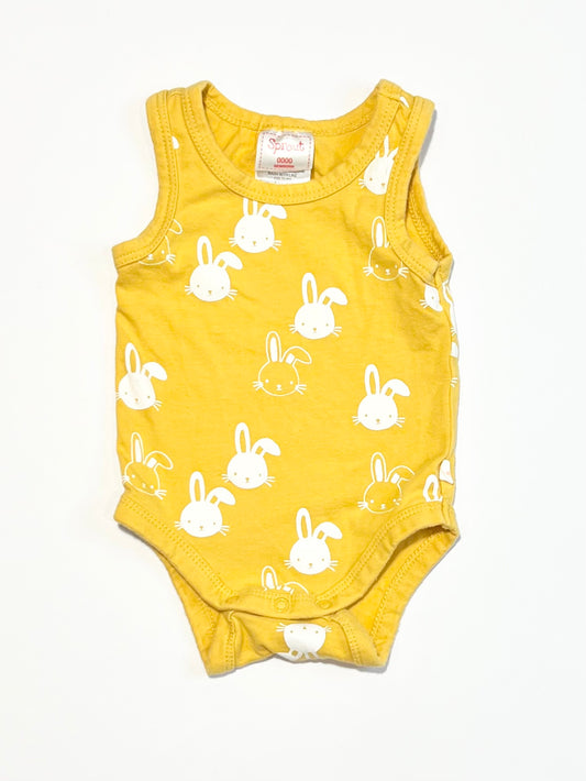 Yellow bunny bodysuit - Size 0000