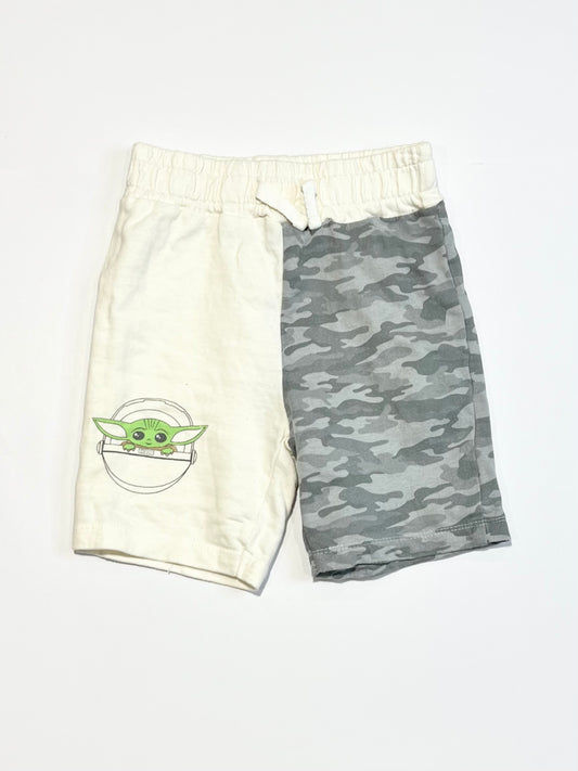 Yoda sweat shorts - Size 2